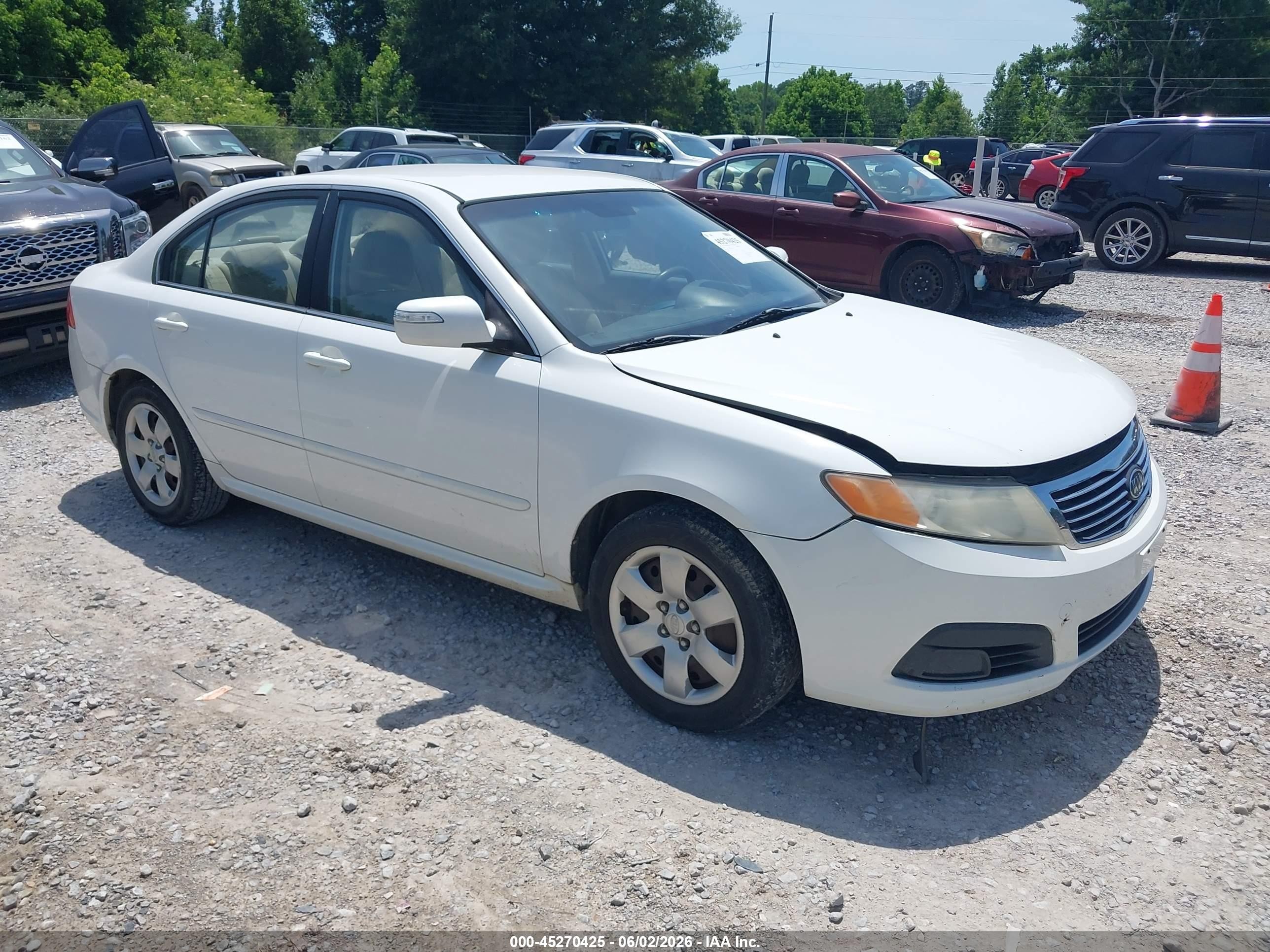 2009 Kia Optima Lx White vin: KNAGE228995357348