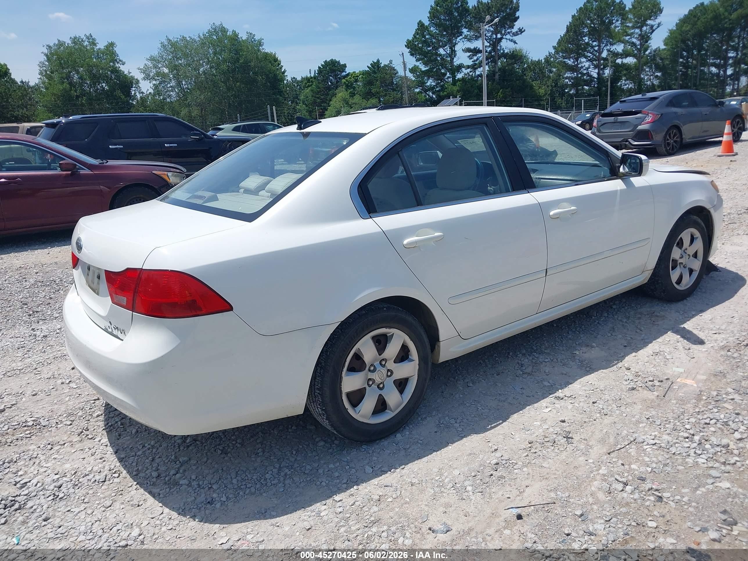2009 Kia Optima Lx White vin: KNAGE228995357348