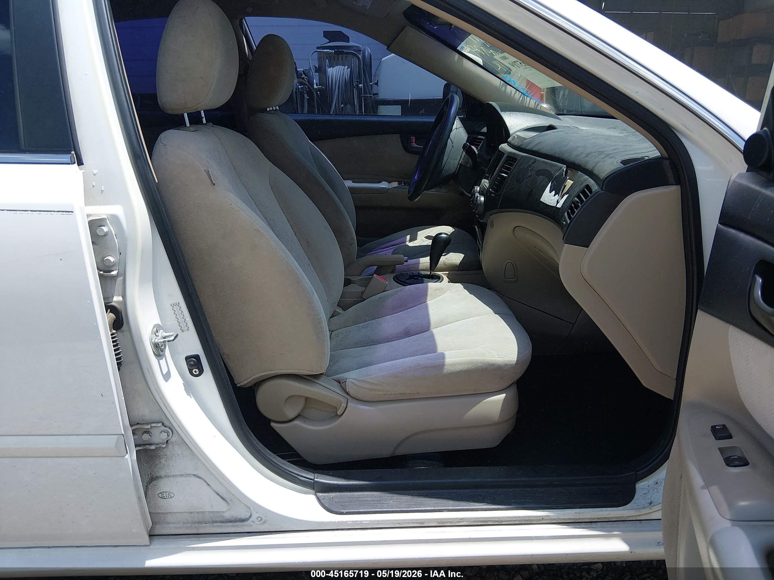 2009 Kia Optima Lx White vin: KNAGE228X95289920