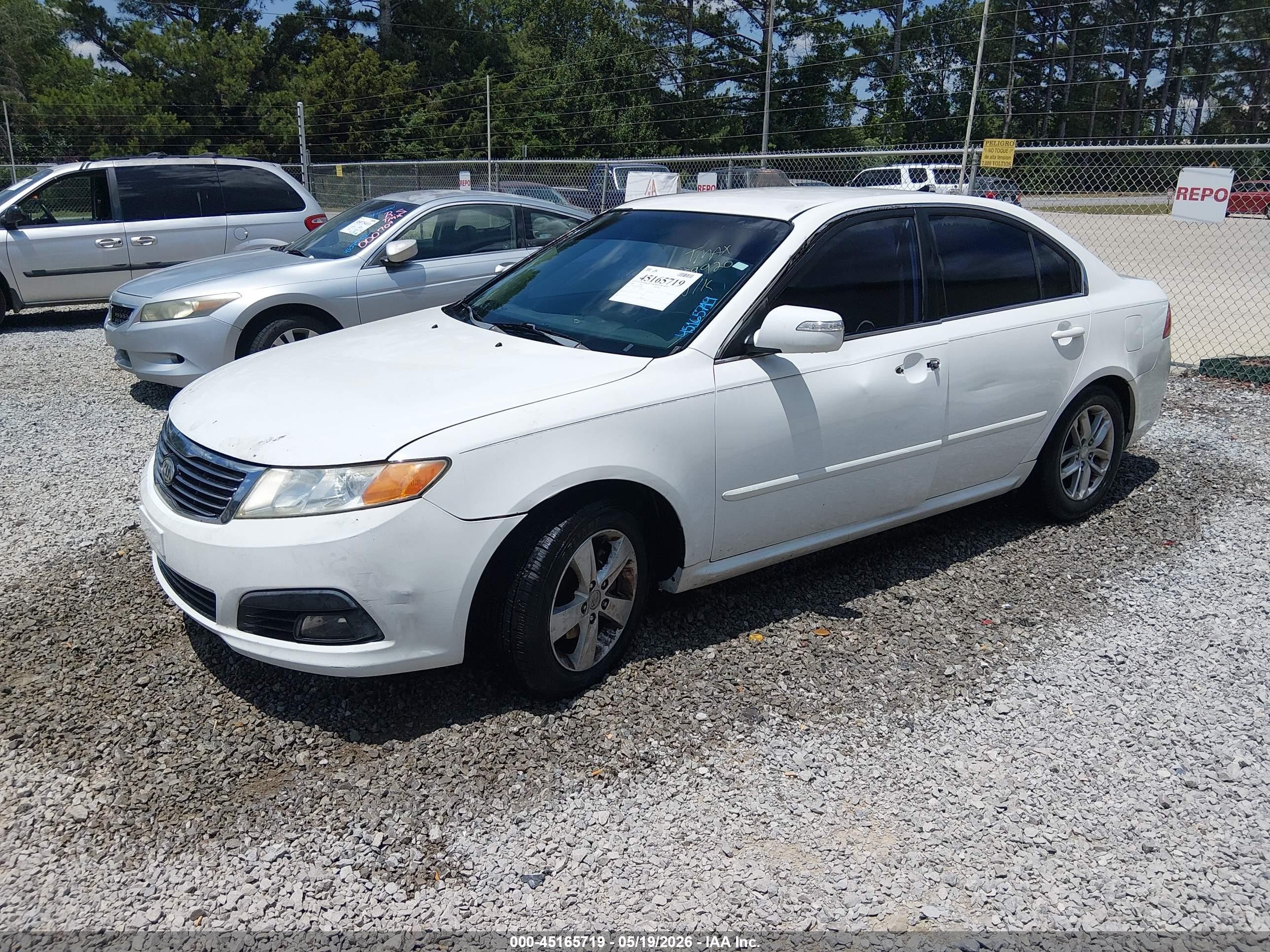 2009 Kia Optima Lx White vin: KNAGE228X95289920
