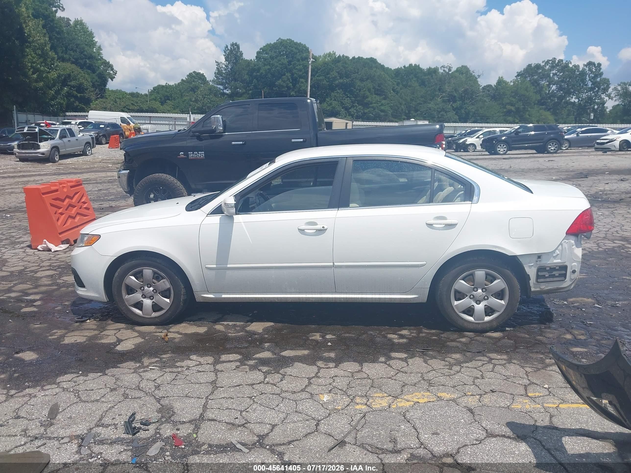 2010 Kia Optima Lx White vin: KNAGG4A8XA5435583