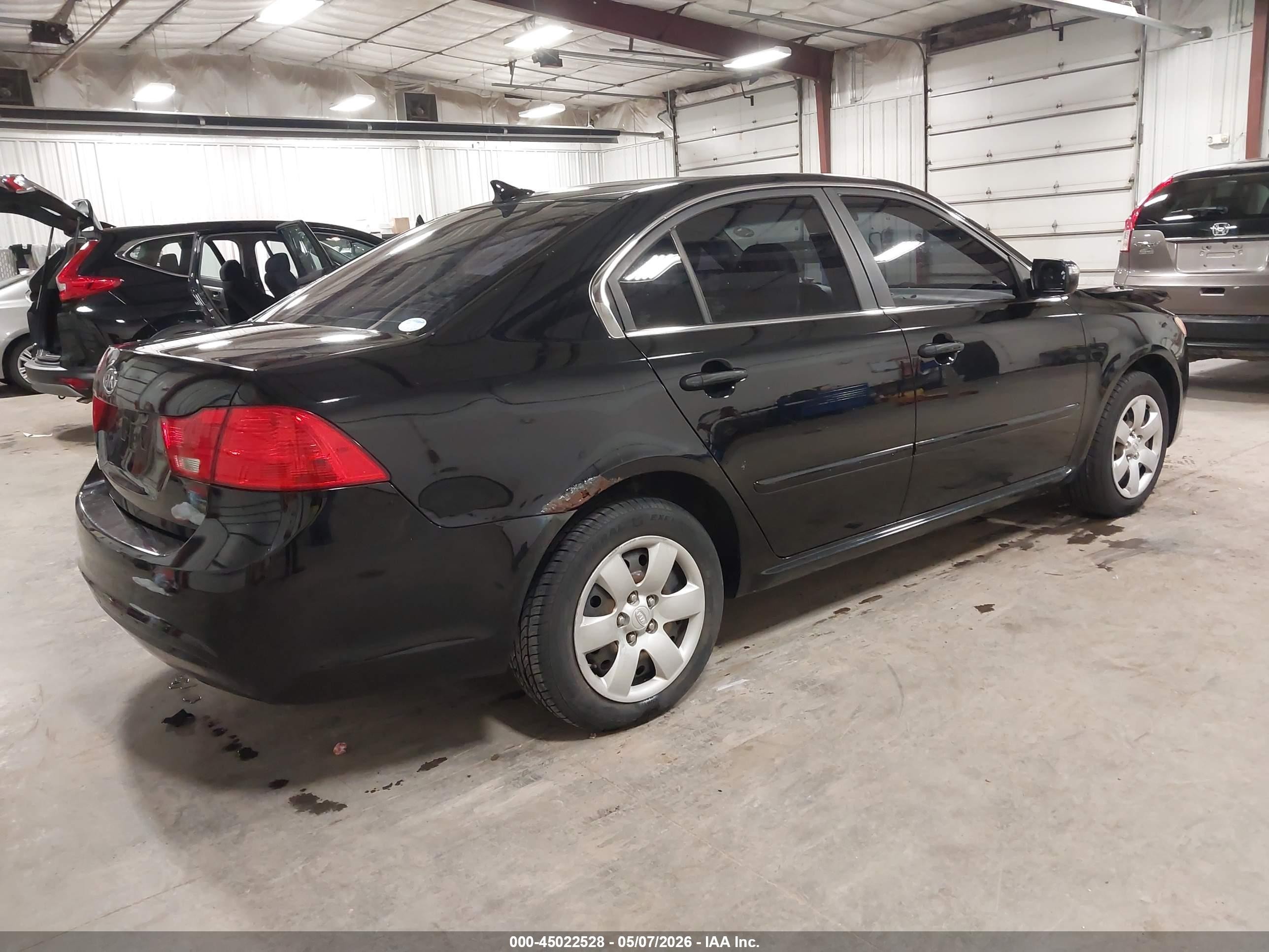 2010 Kia Optima Lx Черный vin: KNAGG4A8XA5447197