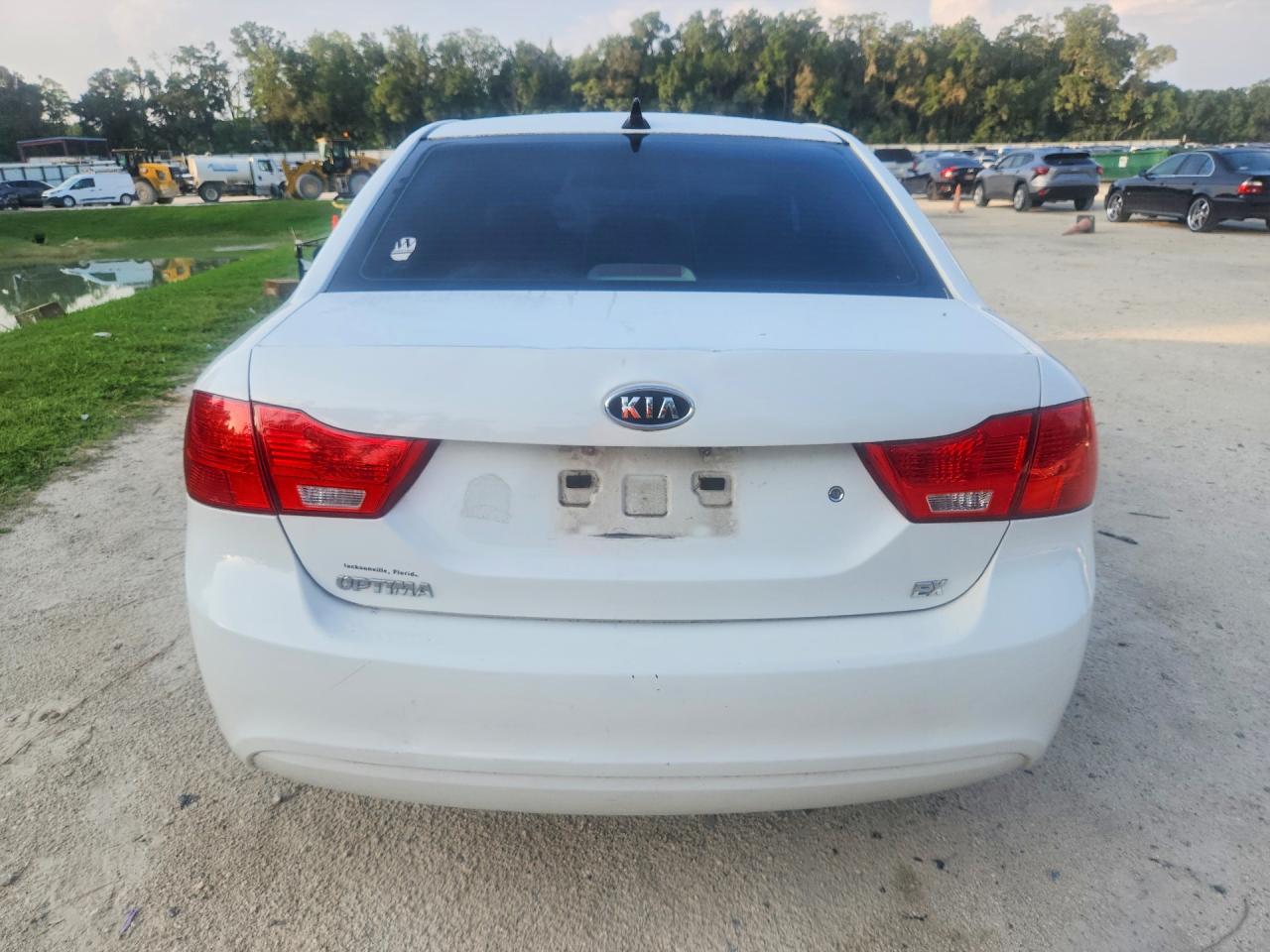 2010 Kia Optima Ex White vin: KNAGH4A83A5448690