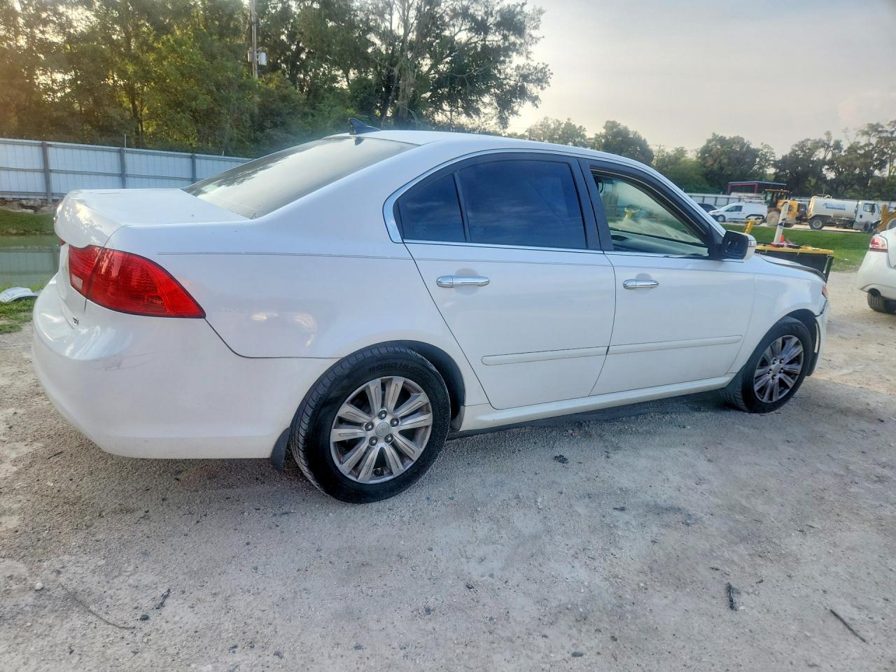2010 Kia Optima Ex White vin: KNAGH4A83A5448690