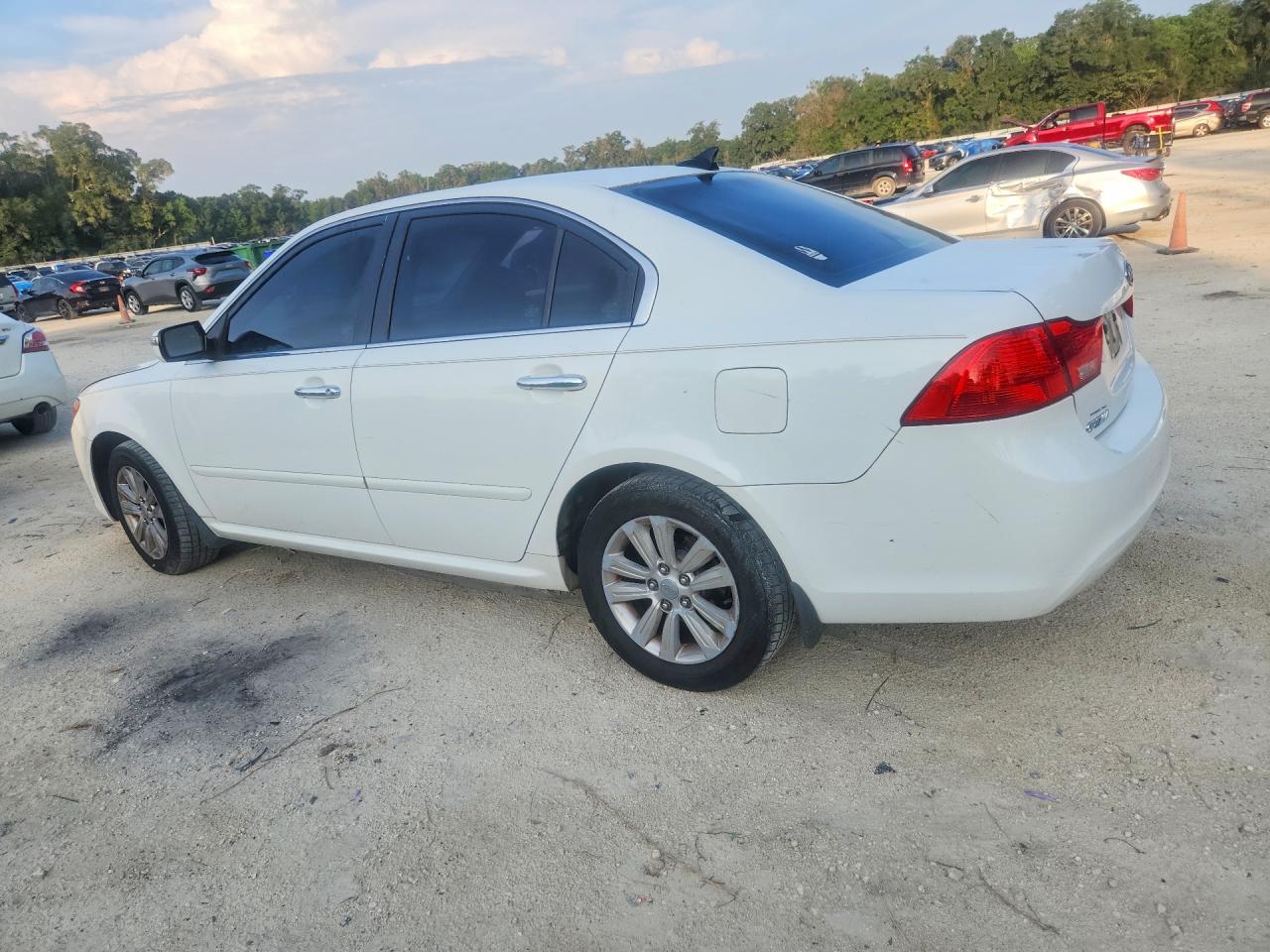 2010 Kia Optima Ex White vin: KNAGH4A83A5448690