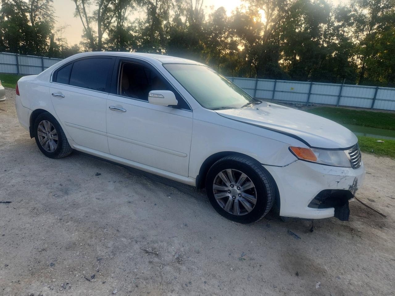 2010 Kia Optima Ex White vin: KNAGH4A83A5448690