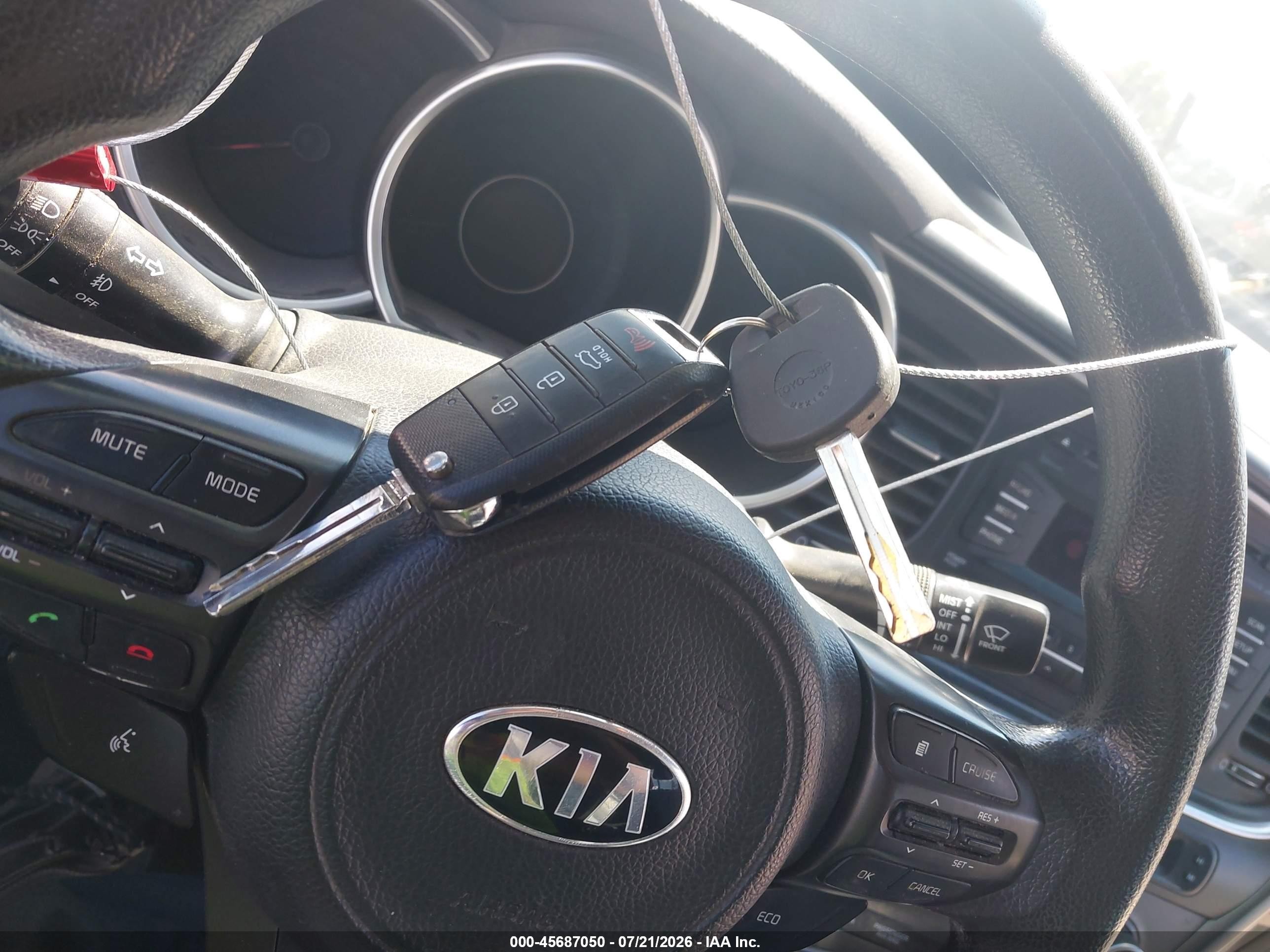 2015 Kia Optima Lx White vin: KNAGM4A70F5615713
