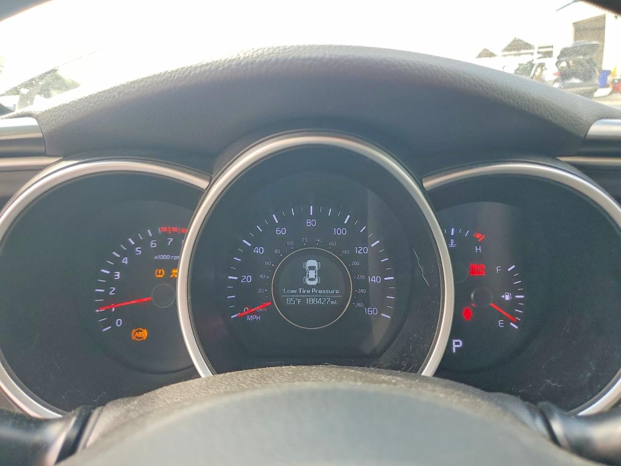 2015 Kia Optima Lx Белый vin: KNAGM4A70F5630969