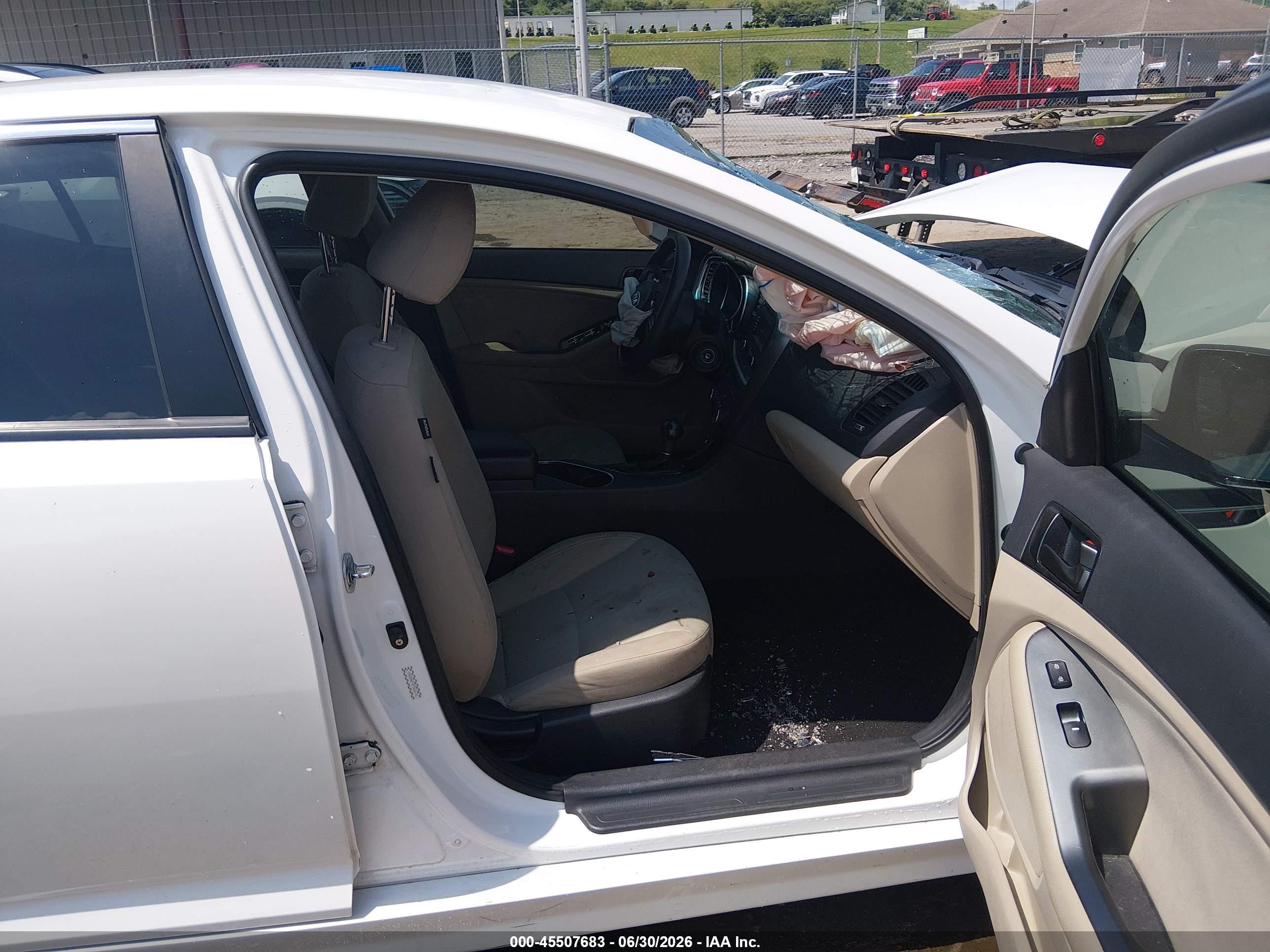 2015 Kia Optima Lx White vin: KNAGM4A70F5636741