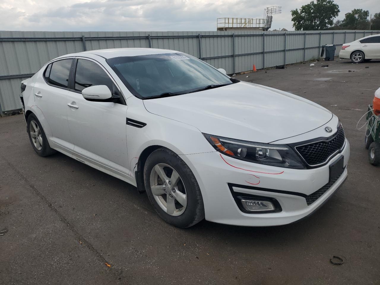 2015 Kia Optima Lx Белый vin: KNAGM4A71F5589056