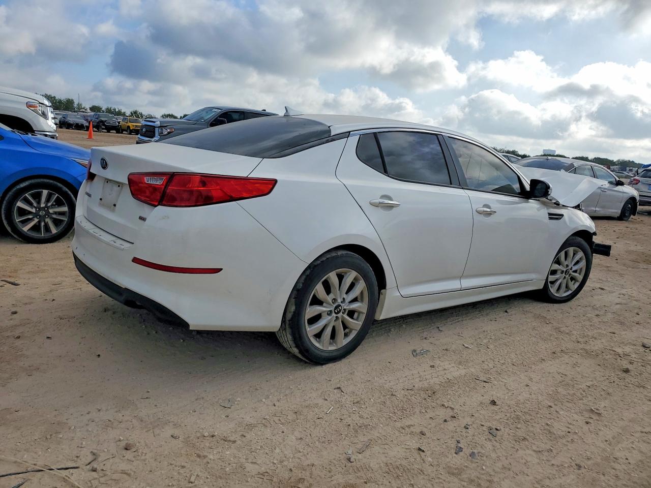 2015 Kia Optima Lx White vin: KNAGM4A71F5634514