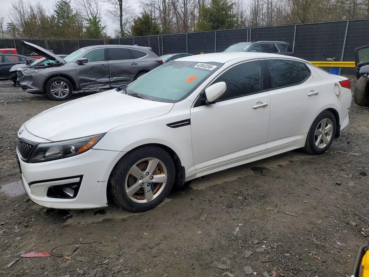 2015 Kia Optima White vin: KNAGM4A71F5643651