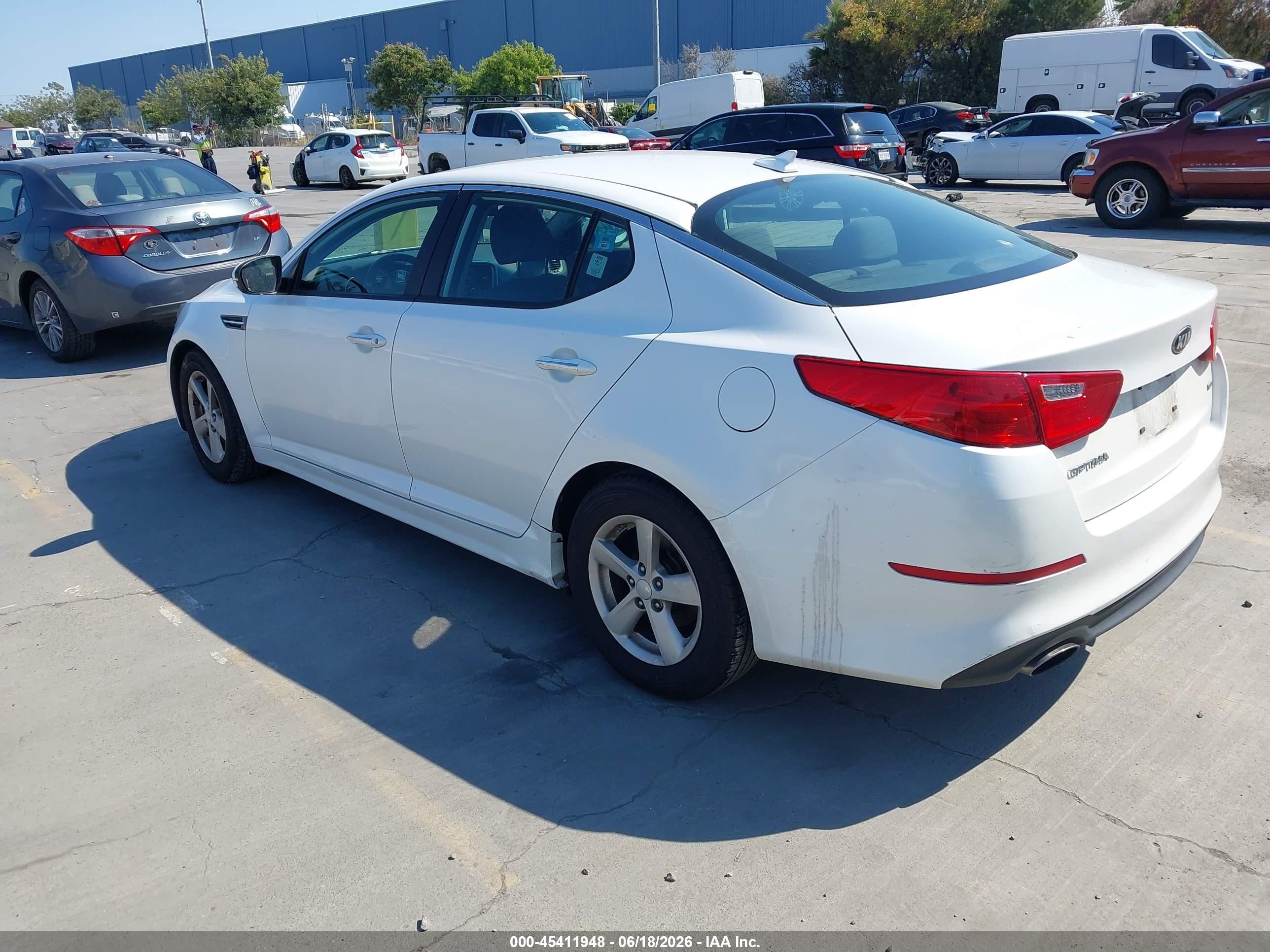 2015 Kia Optima Lx White vin: KNAGM4A71F5653516