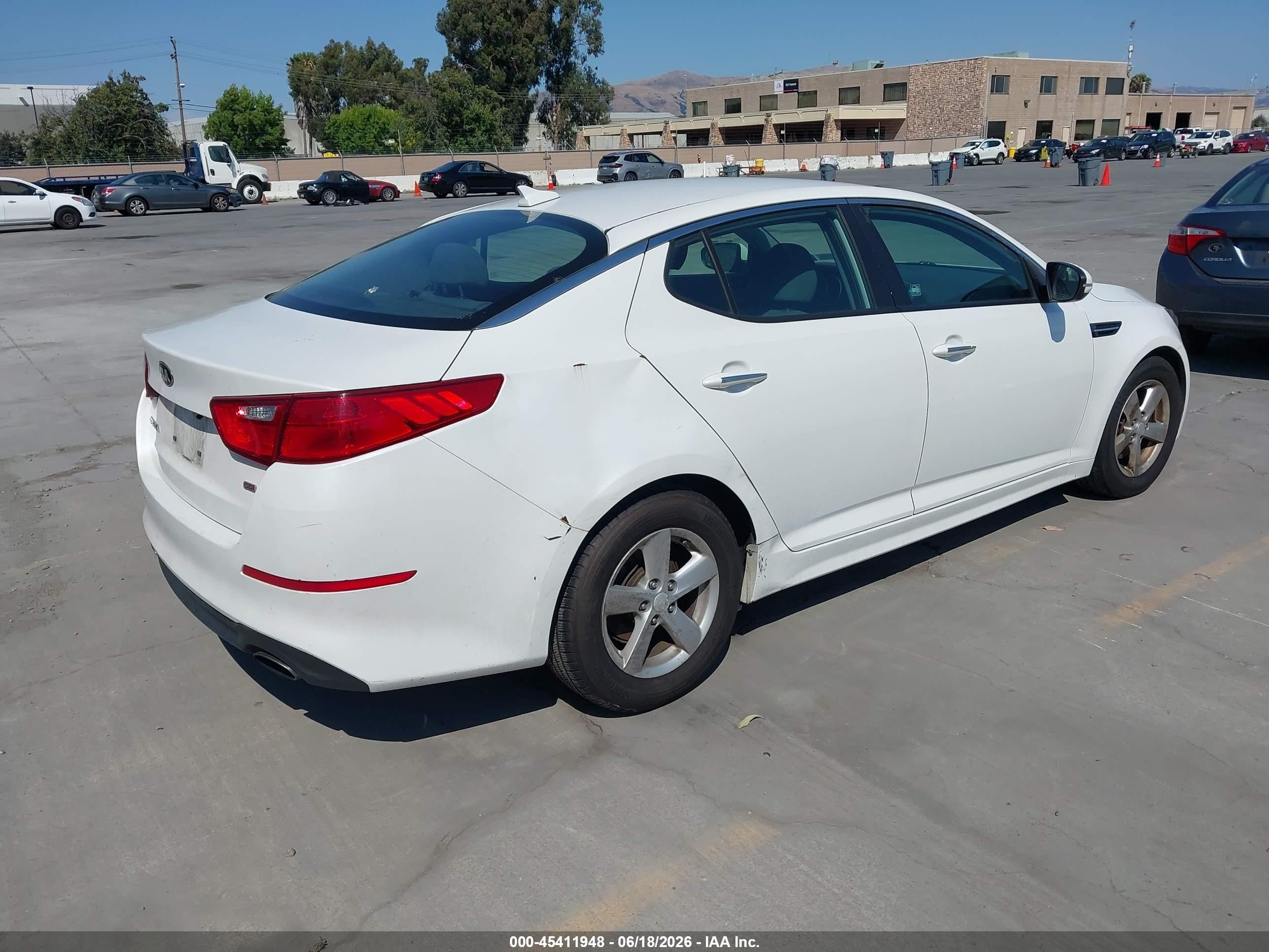 2015 Kia Optima Lx White vin: KNAGM4A71F5653516