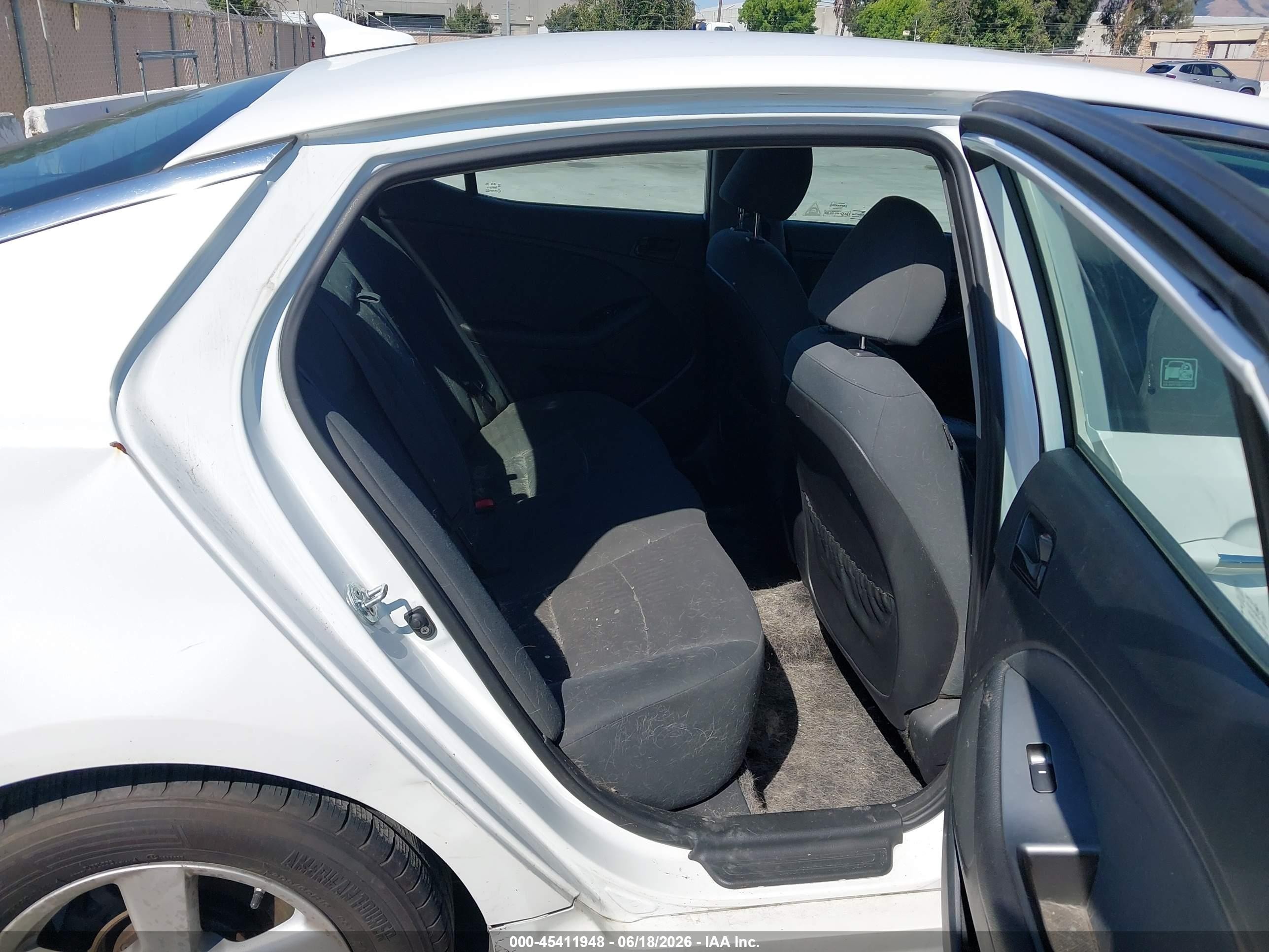 2015 Kia Optima Lx White vin: KNAGM4A71F5653516