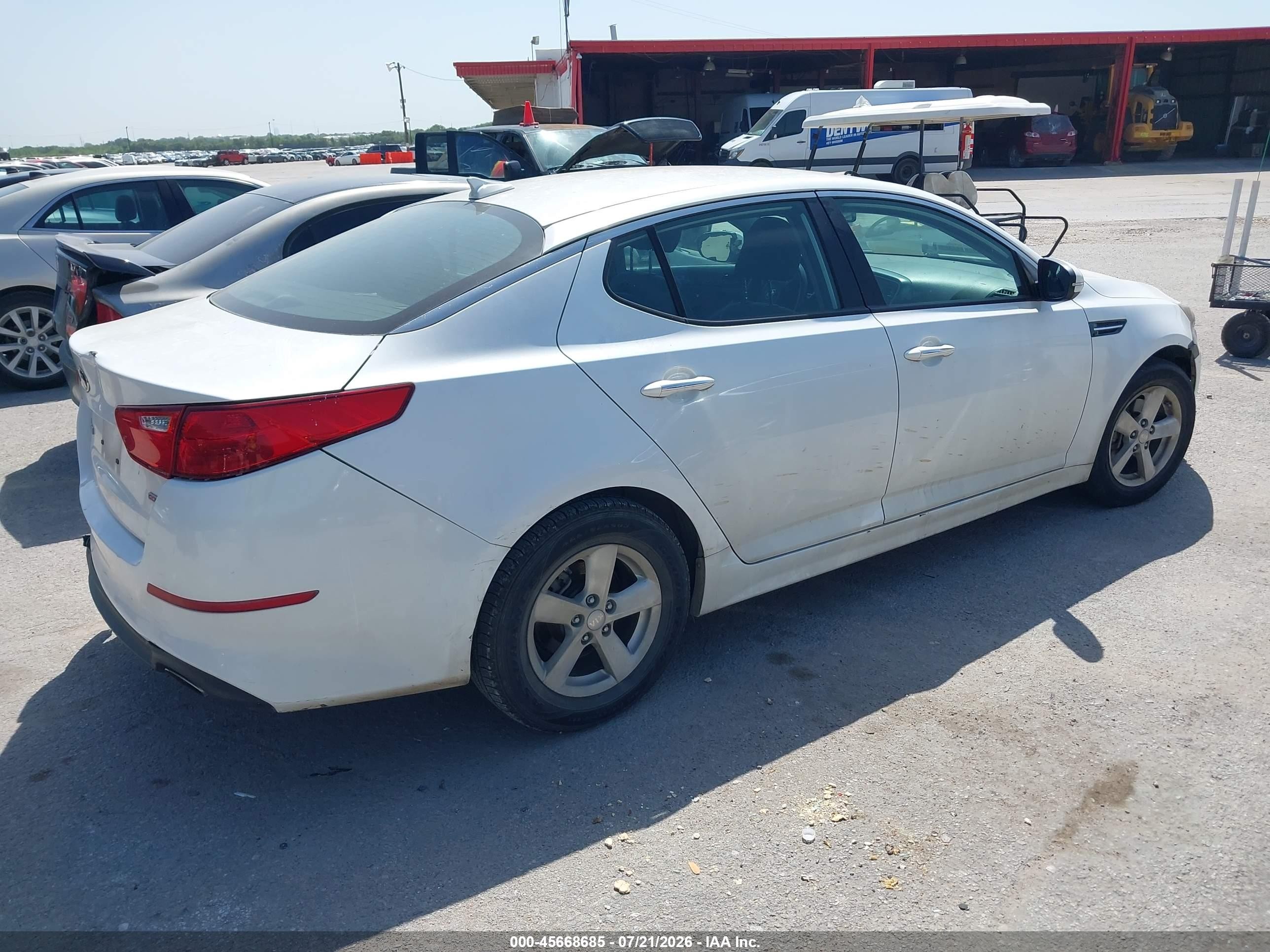2015 Kia Optima Lx White vin: KNAGM4A71F5661728