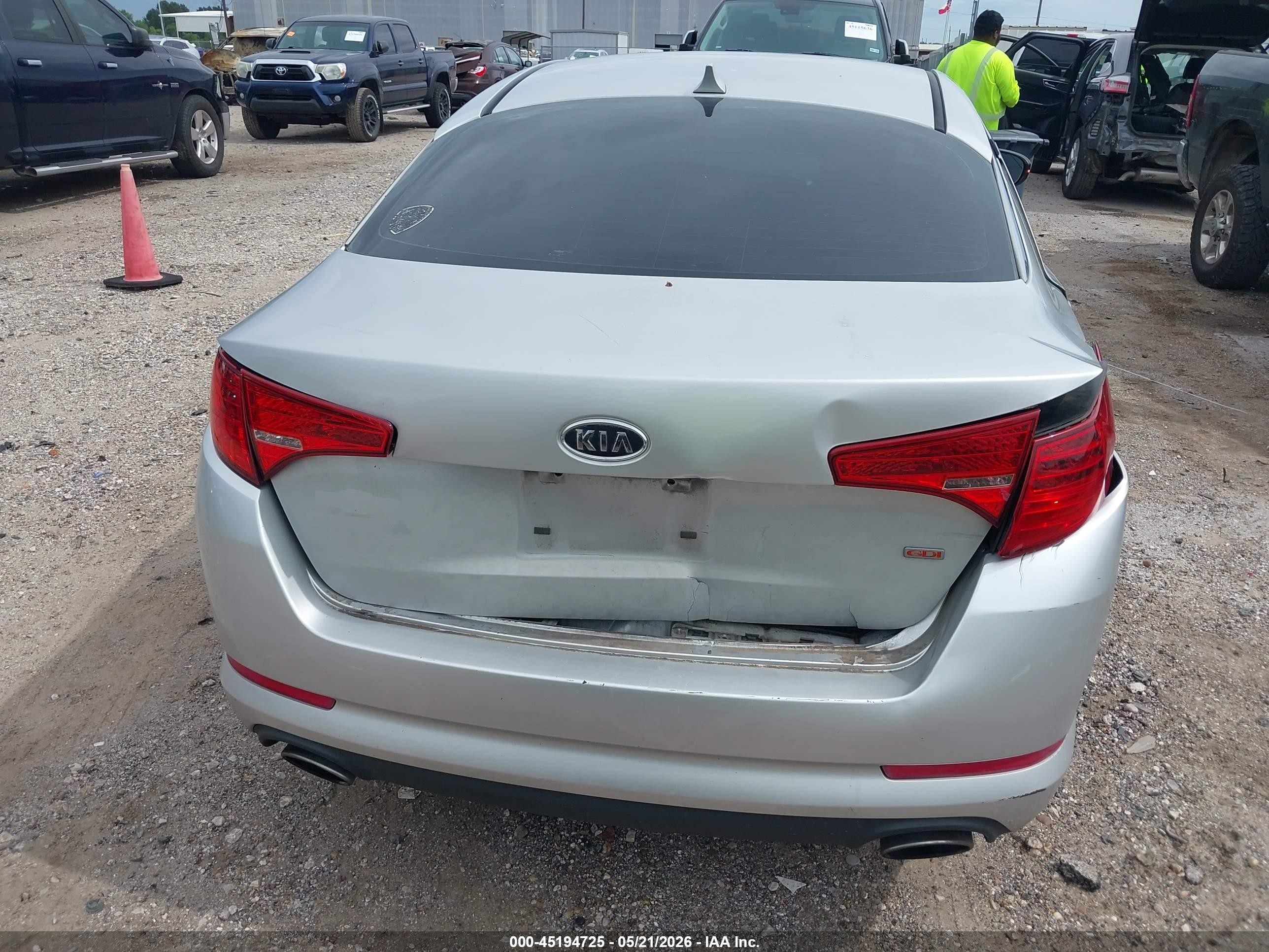 2011 Kia Optima Lx Серебряный vin: KNAGM4A72B5065151