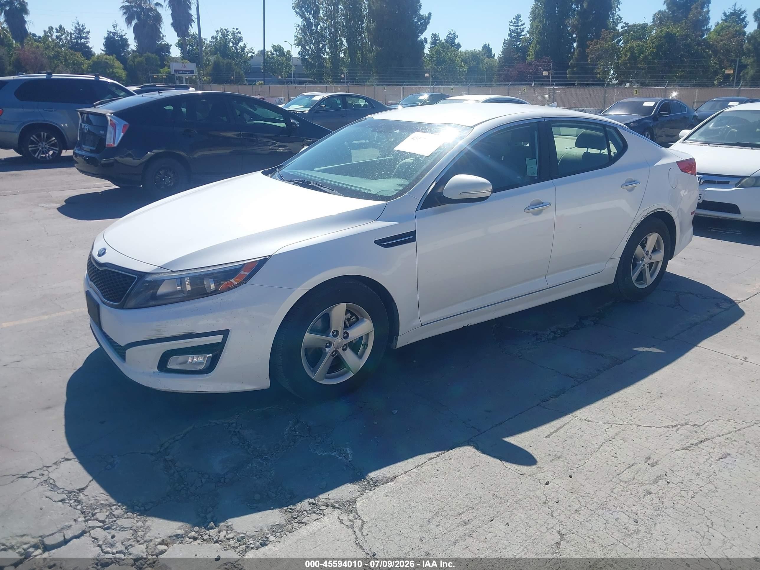 2015 Kia Optima Lx White vin: KNAGM4A72F5532932