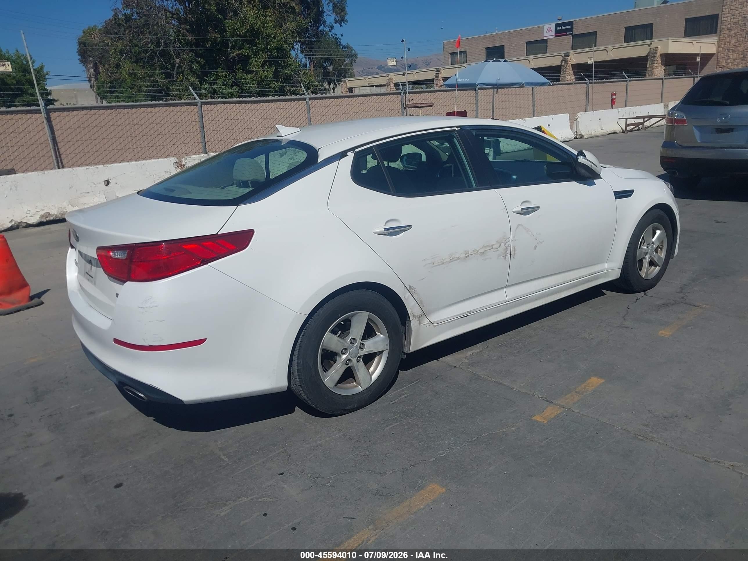 2015 Kia Optima Lx White vin: KNAGM4A72F5532932