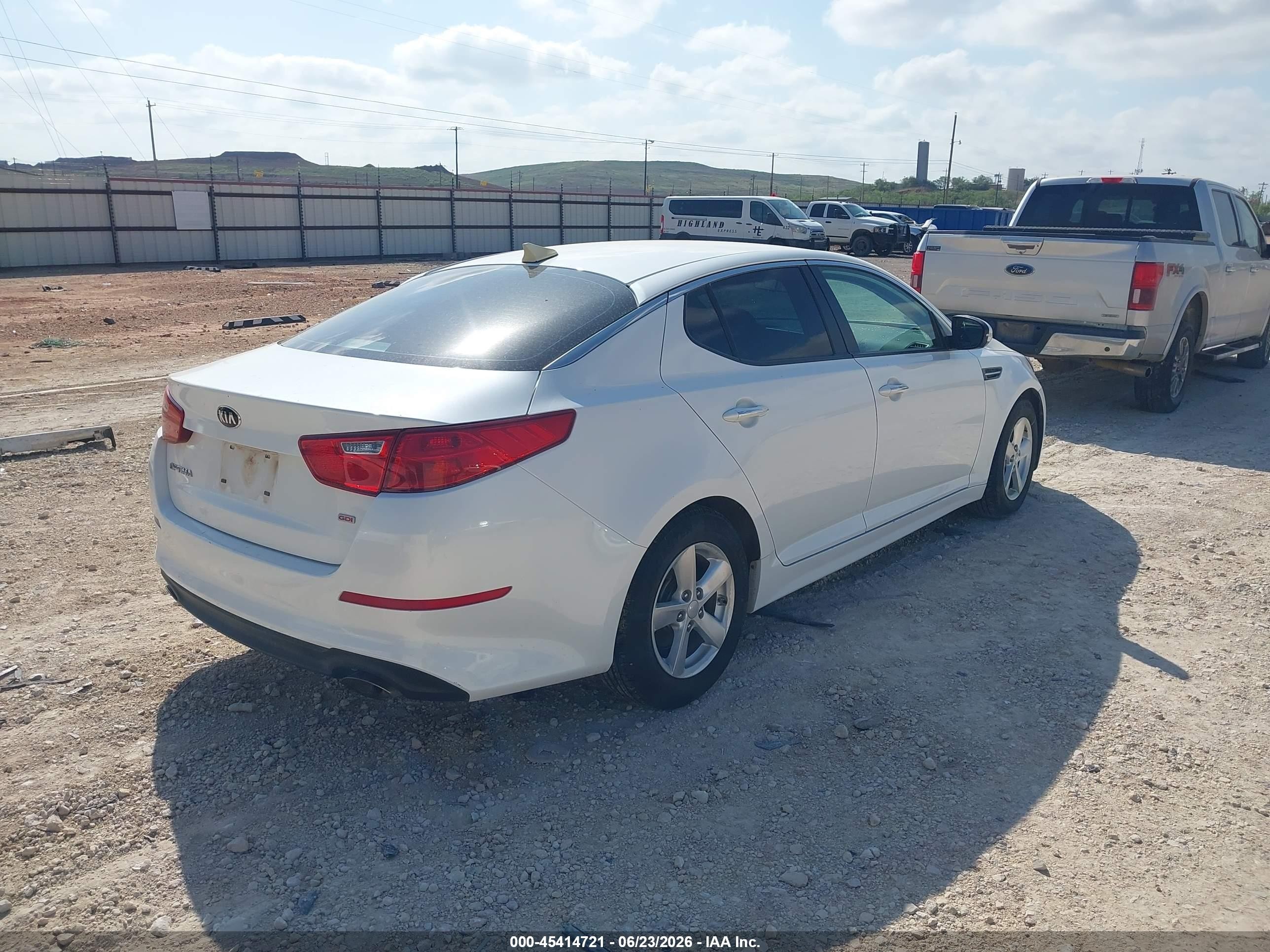 2015 Kia Optima Lx White vin: KNAGM4A72F5545406