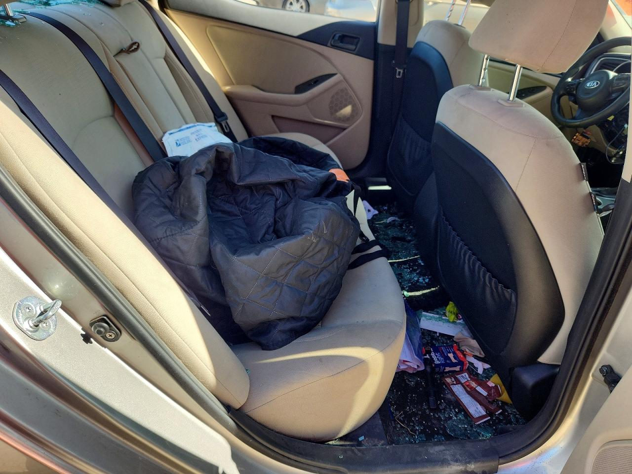 2015 Kia Optima Lx Серебряный vin: KNAGM4A72F5574470