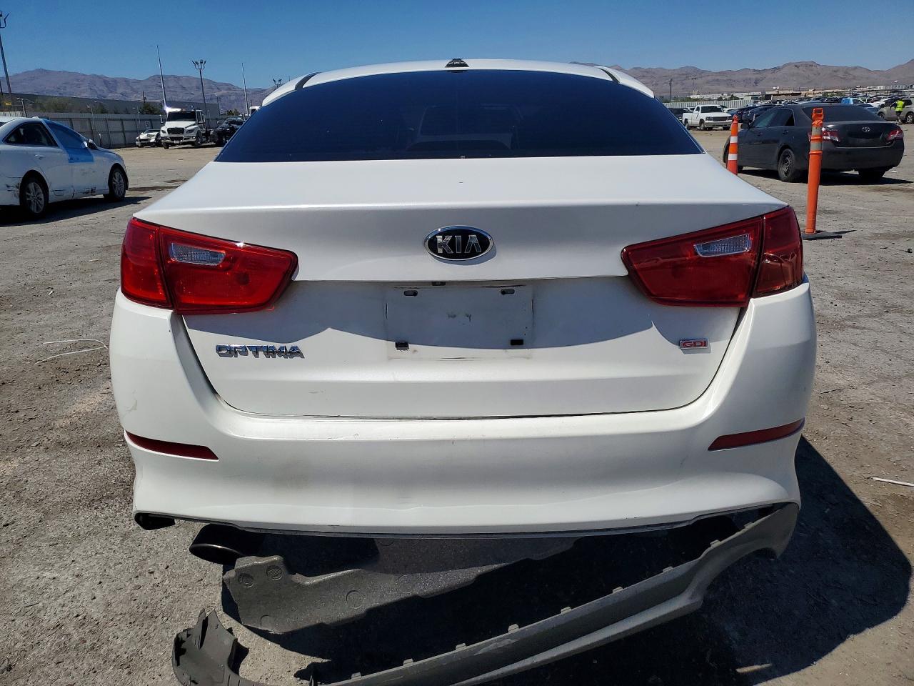 2015 Kia Optima Lx White vin: KNAGM4A72F5598574