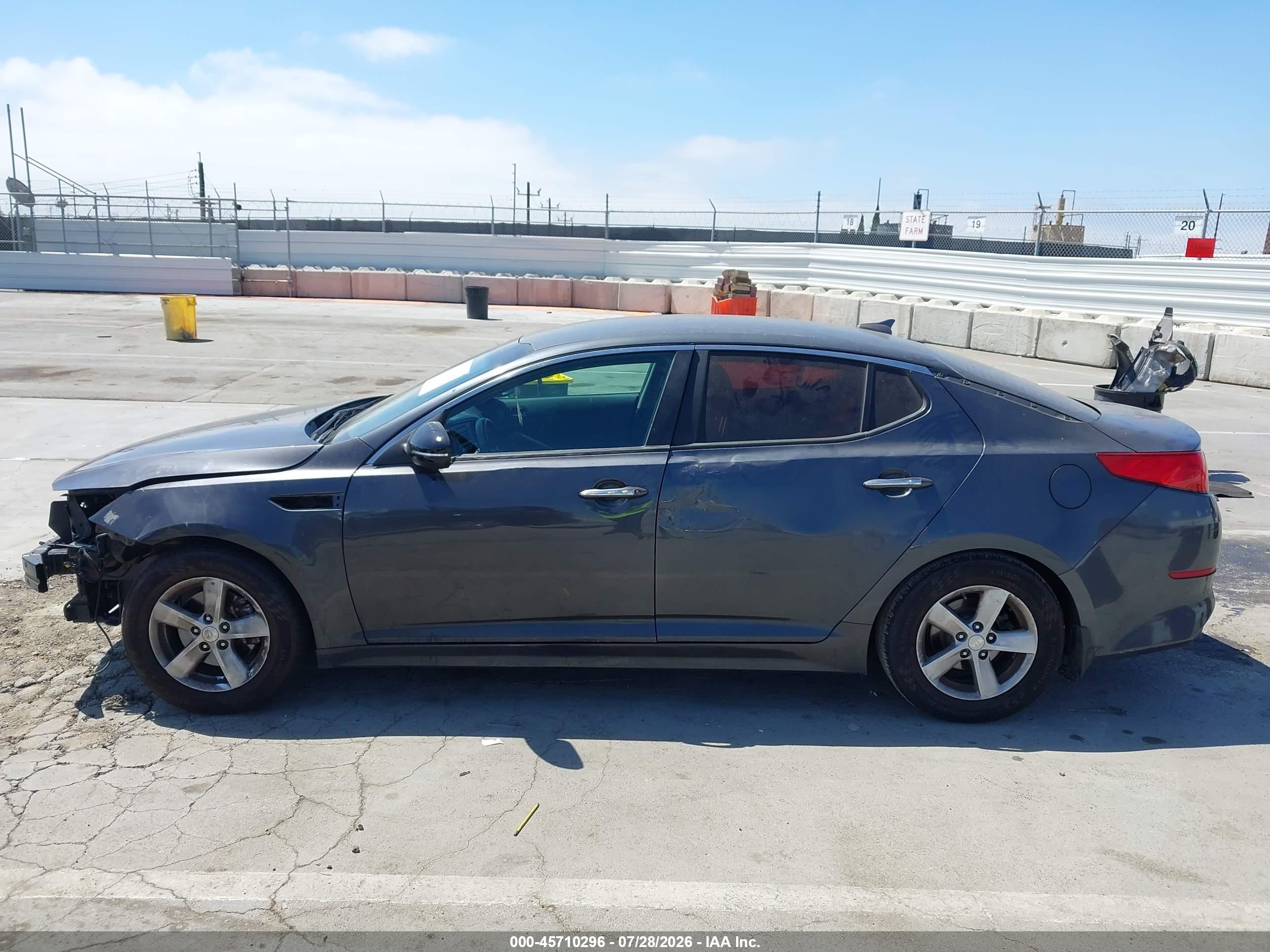 2015 Kia Optima Lx Серый vin: KNAGM4A72F5635669