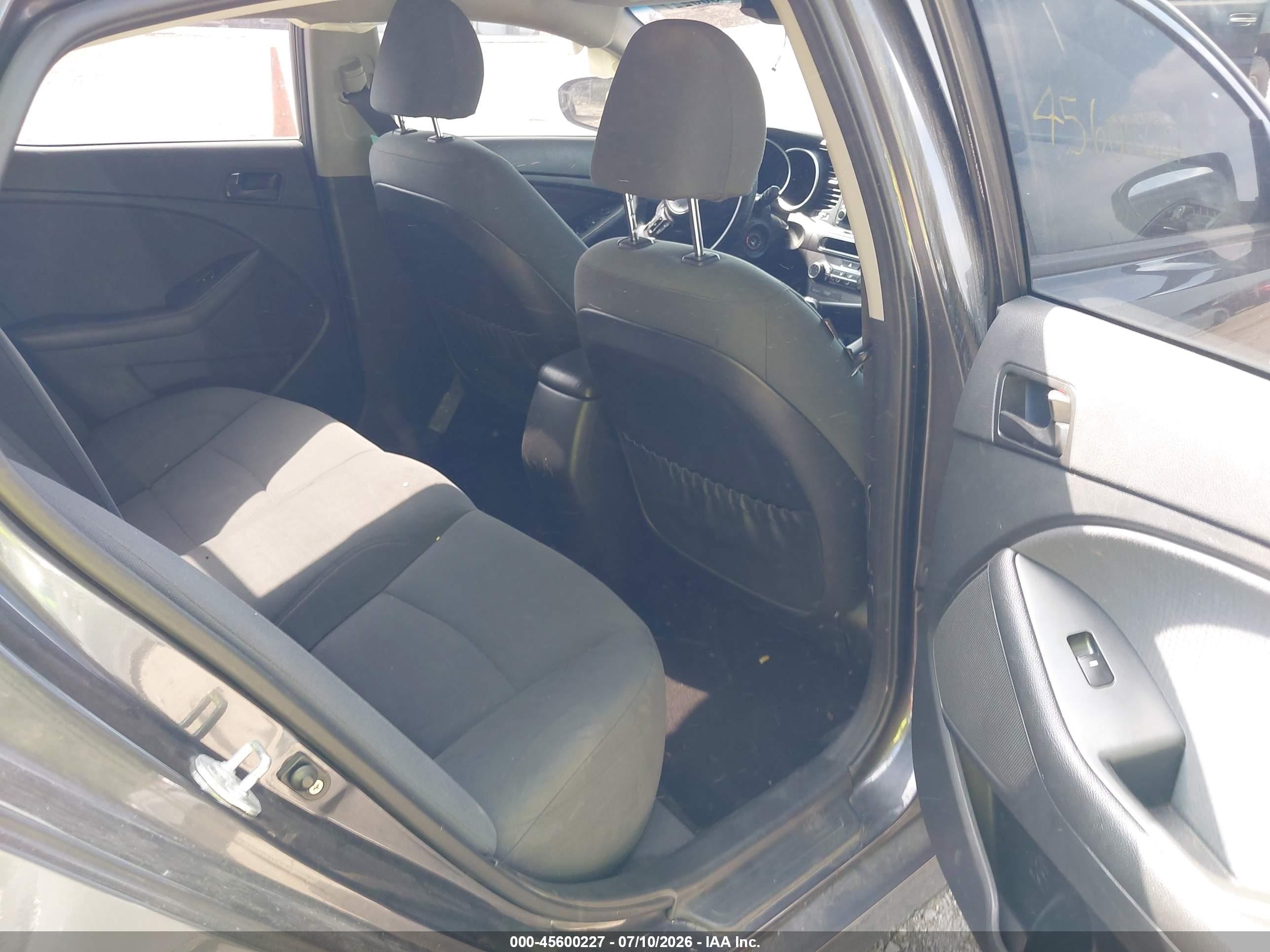 2015 Kia Optima Lx Dark Blue vin: KNAGM4A72F5649877