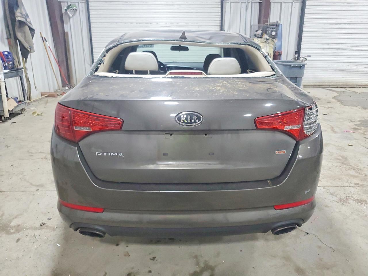 2011 Kia Optima Lx Серебряный vin: KNAGM4A73B5058208
