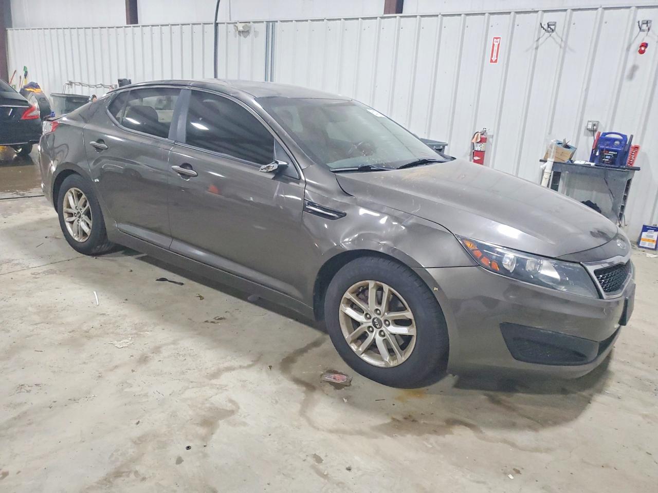 2011 Kia Optima Lx Серебряный vin: KNAGM4A73B5058208