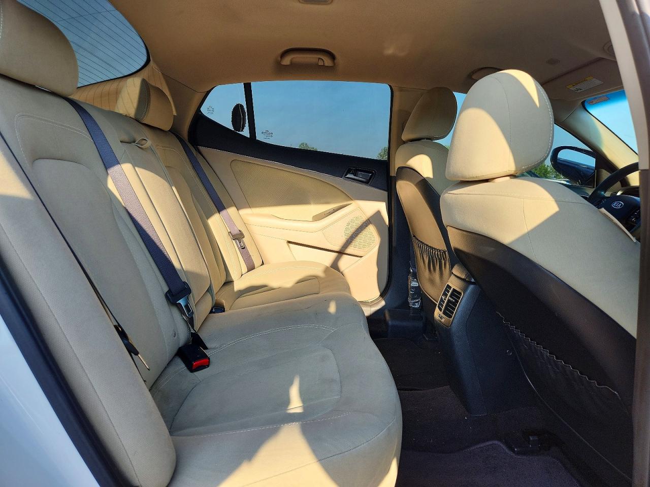 2011 Kia Optima Lx White vin: KNAGM4A73B5107147