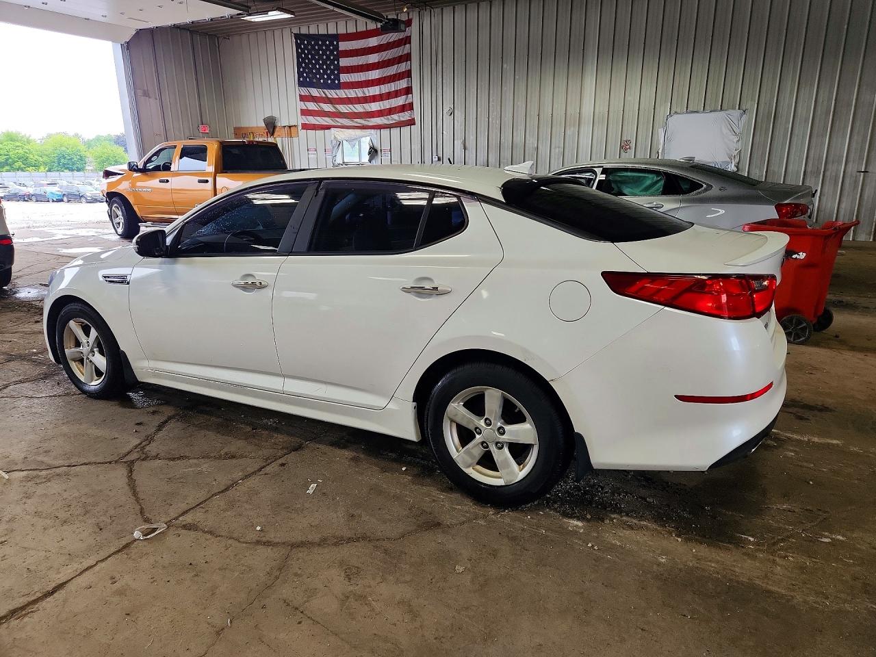 2014 Kia Optima Lx Белый vin: KNAGM4A73E5453073