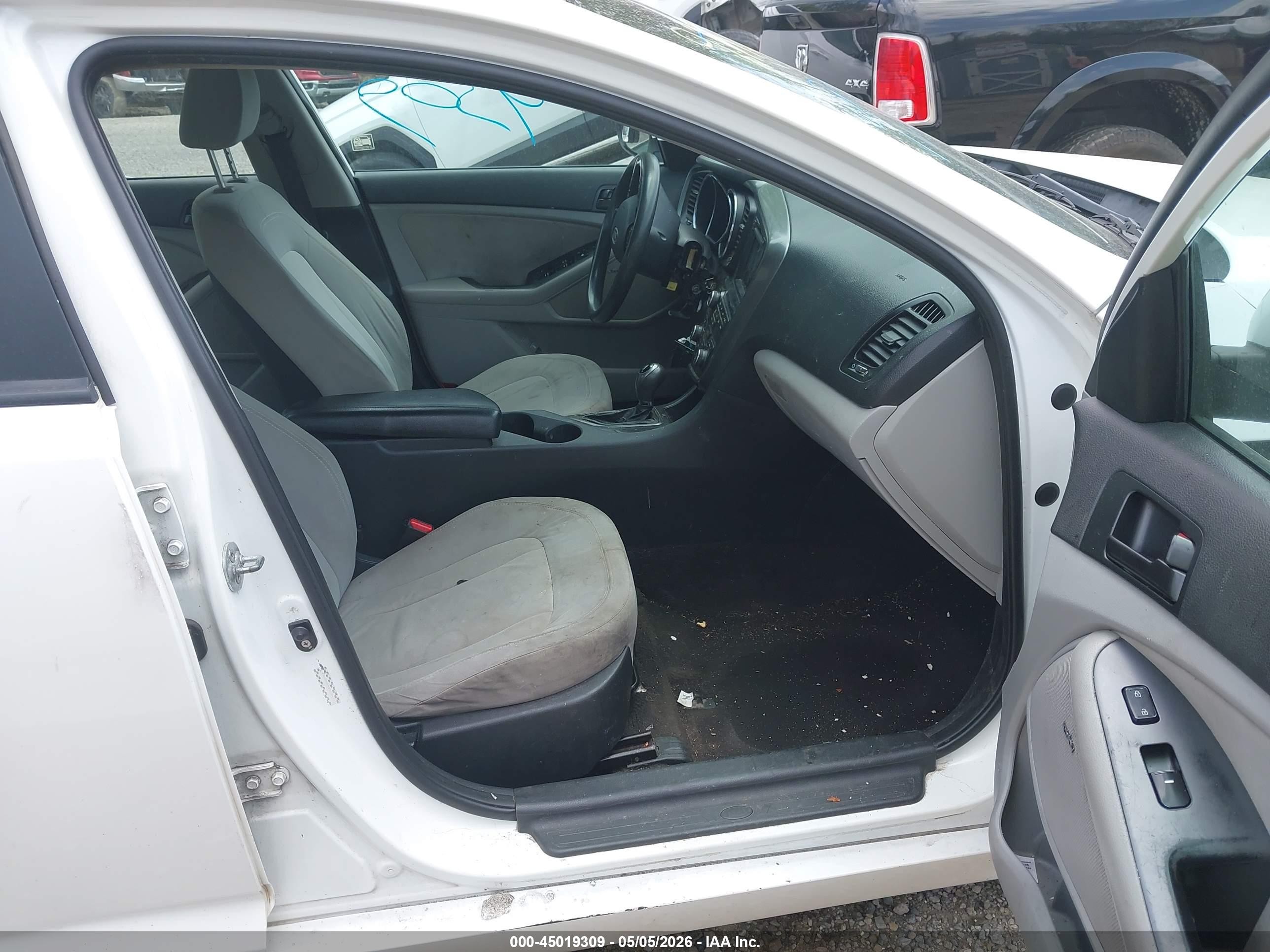 2011 Kia Optima Lx White vin: KNAGM4A74B5129173