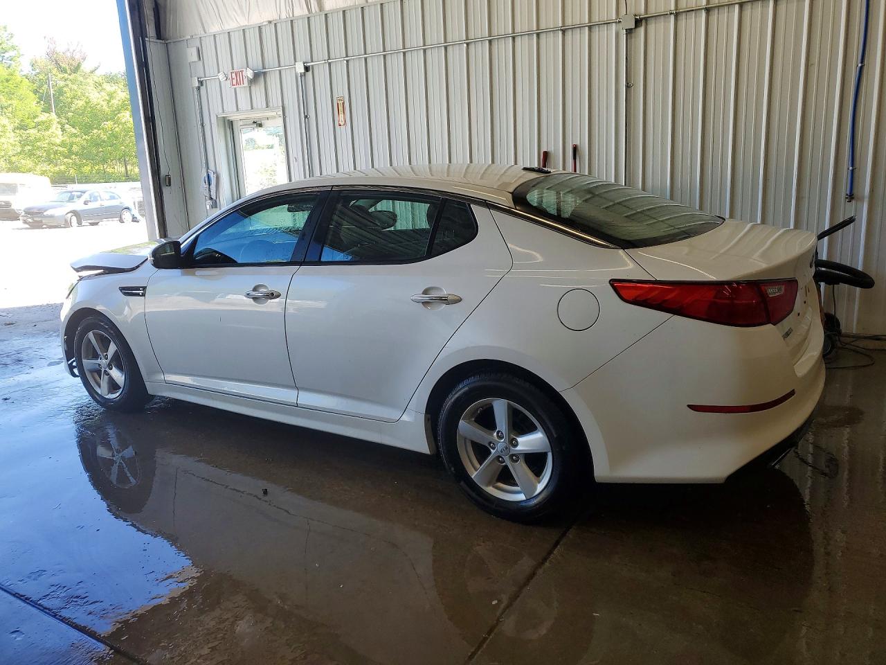 2015 Kia Optima Lx White vin: KNAGM4A74F5530793