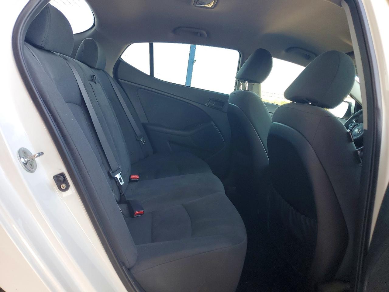 2015 Kia Optima Lx Белый vin: KNAGM4A74F5539784