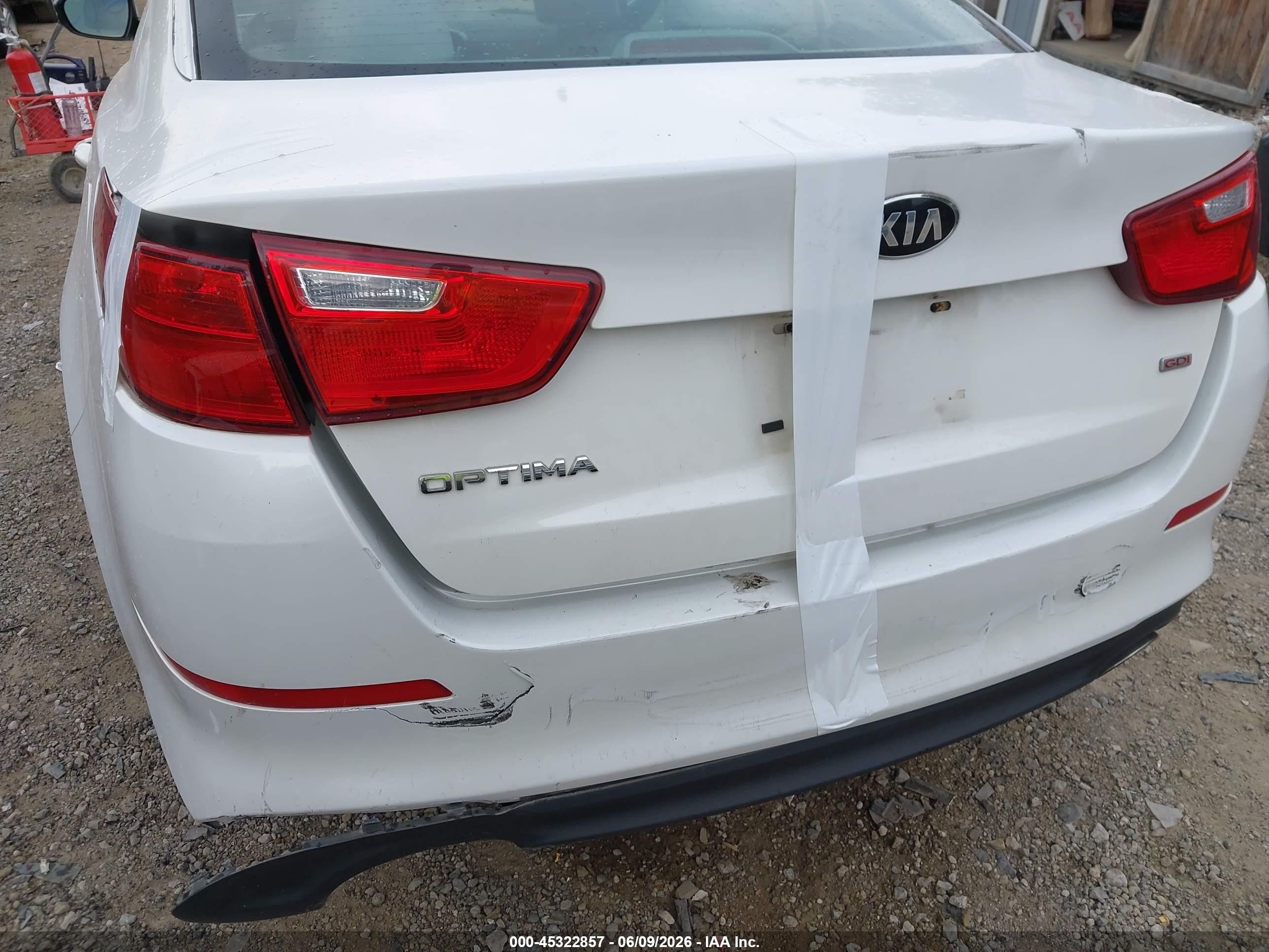 2015 Kia Optima Lx White vin: KNAGM4A74F5556391