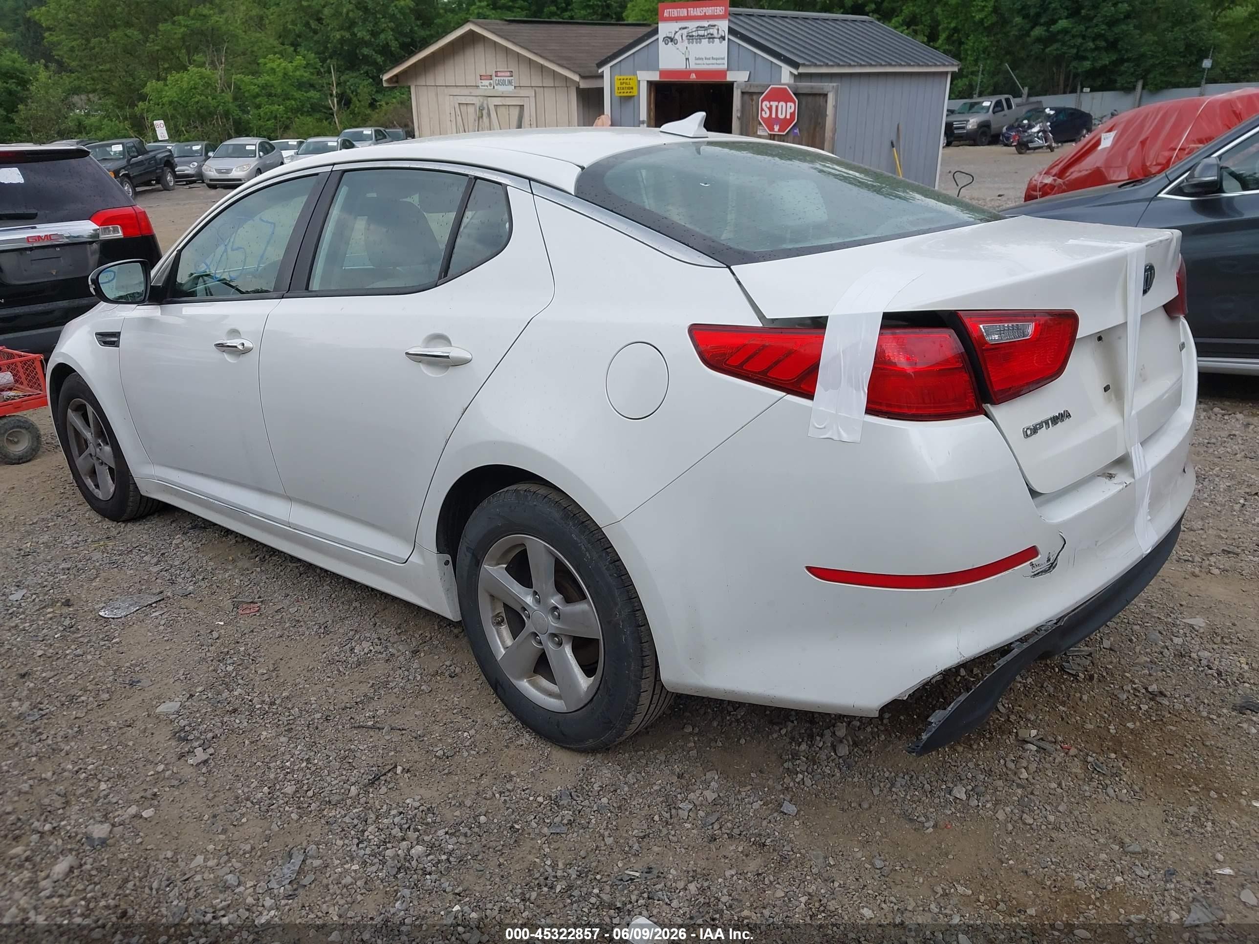 2015 Kia Optima Lx White vin: KNAGM4A74F5556391