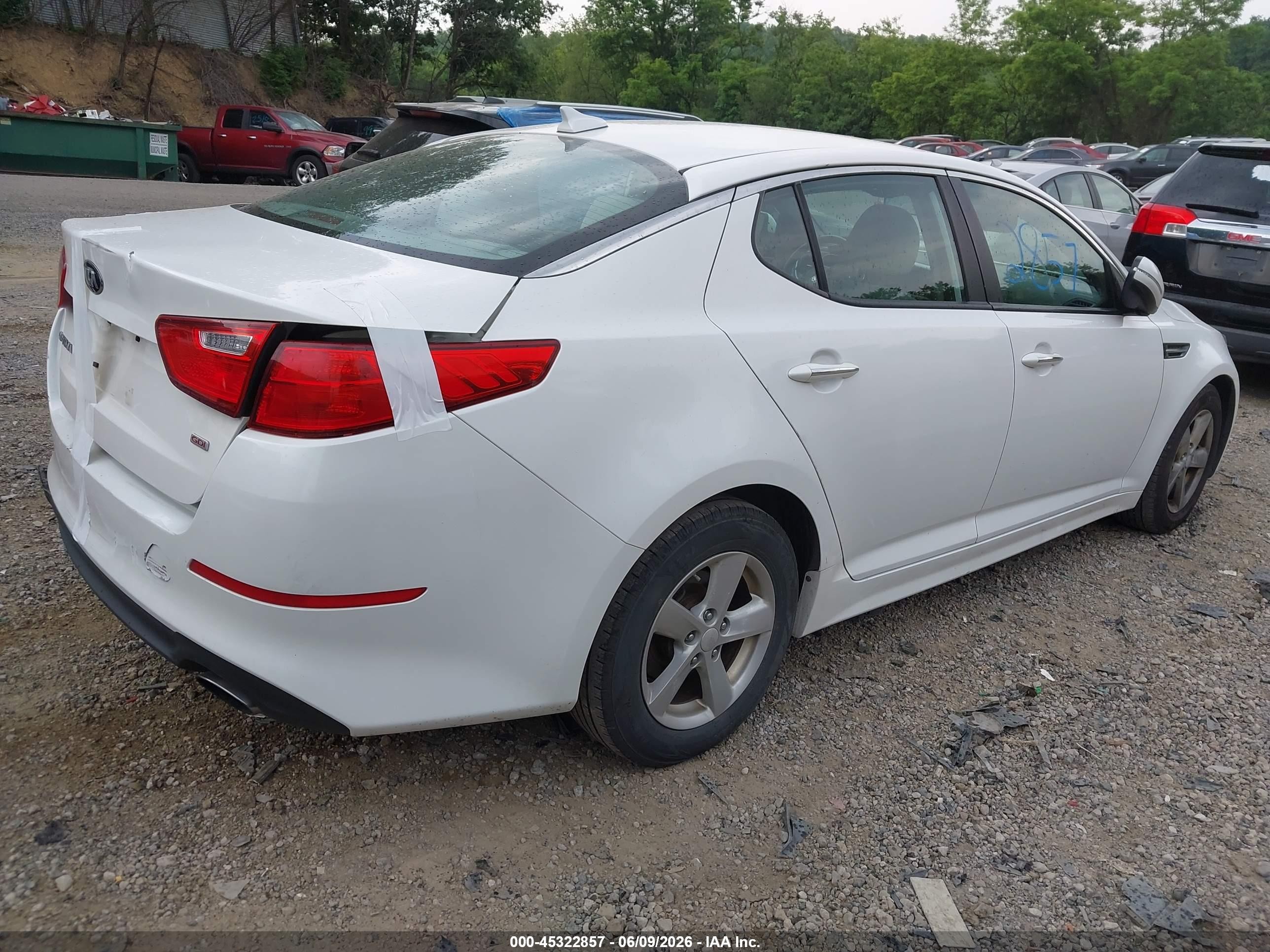 2015 Kia Optima Lx White vin: KNAGM4A74F5556391