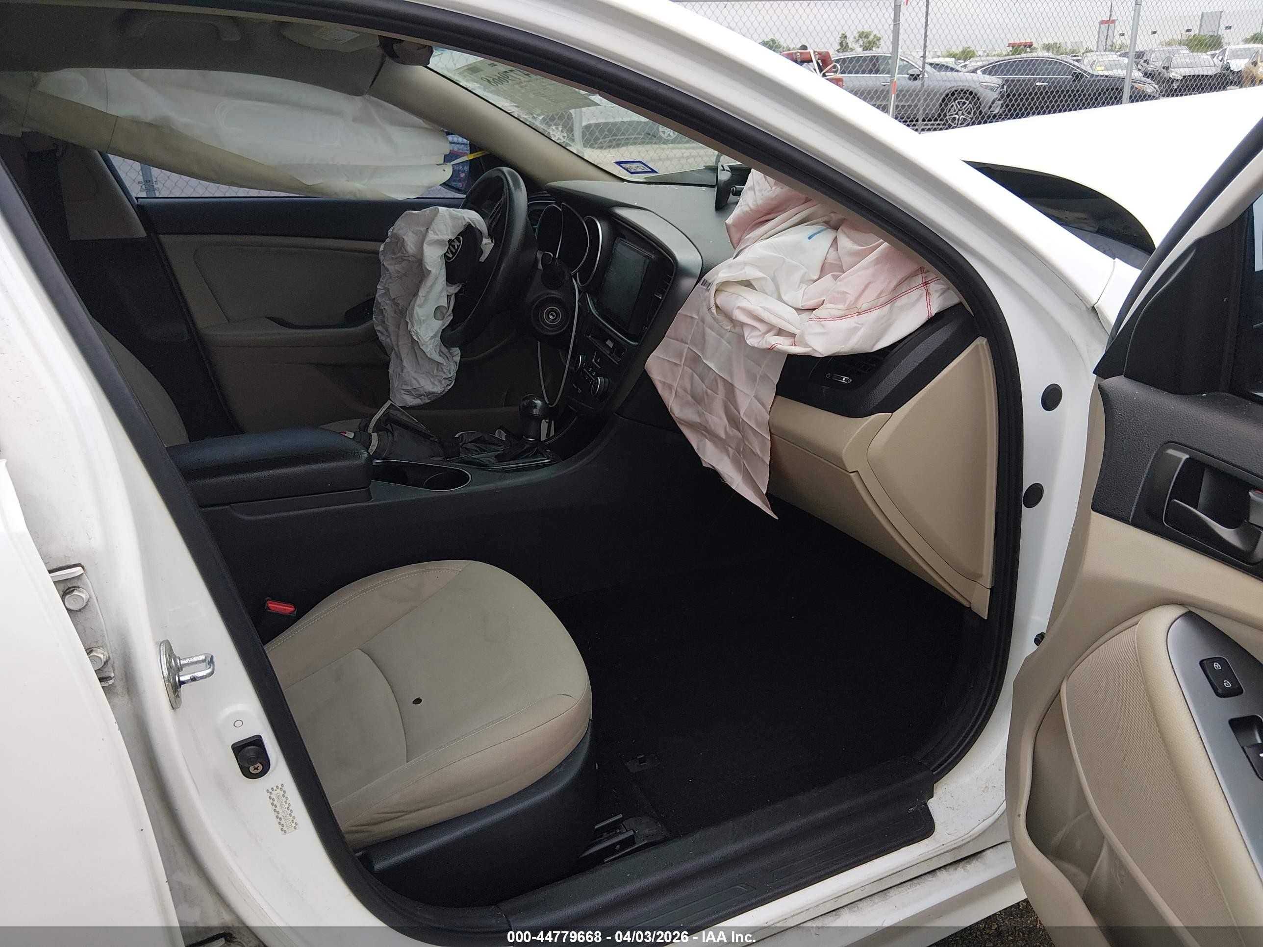 2015 Kia Optima Lx White vin: KNAGM4A74F5601331