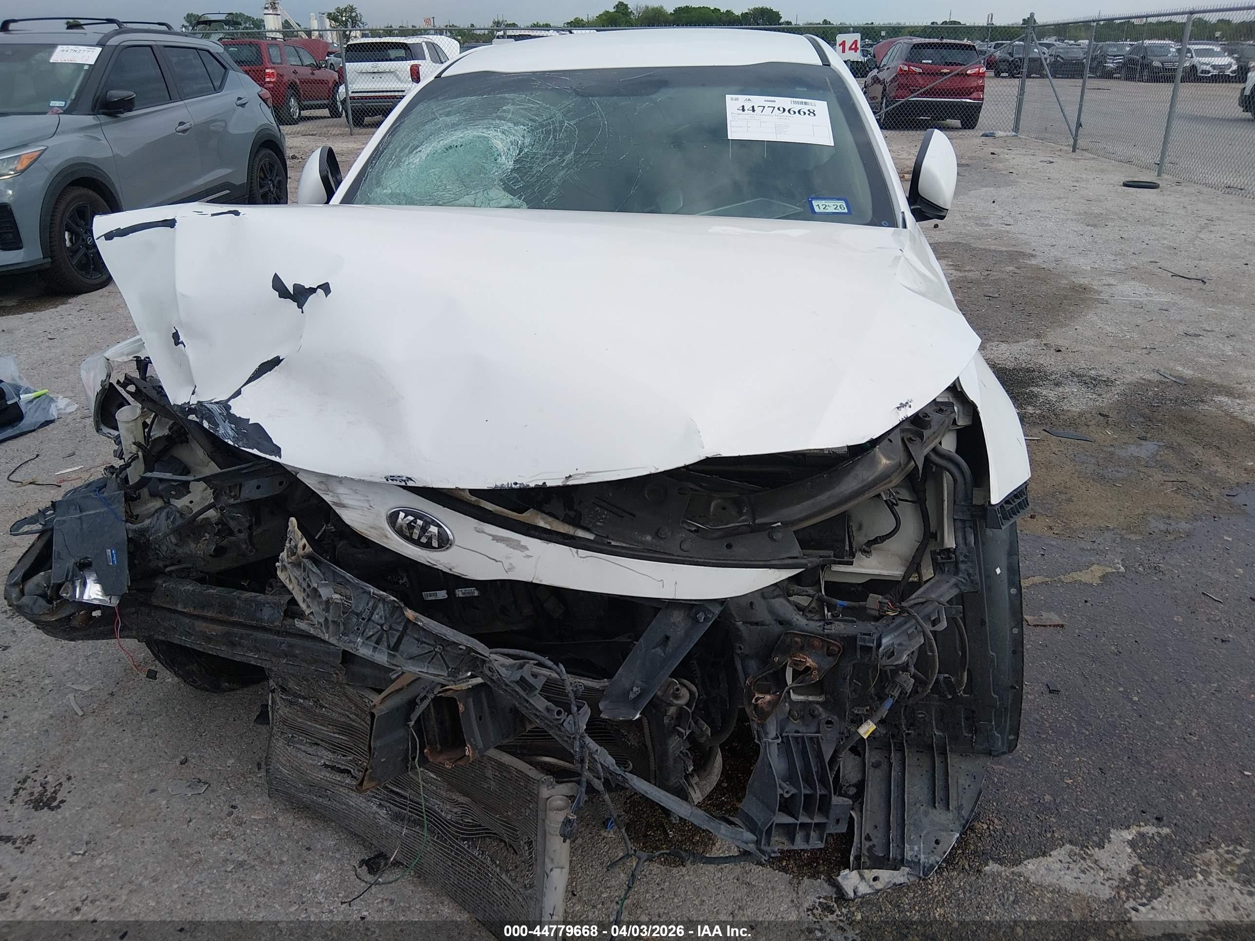 2015 Kia Optima Lx White vin: KNAGM4A74F5601331