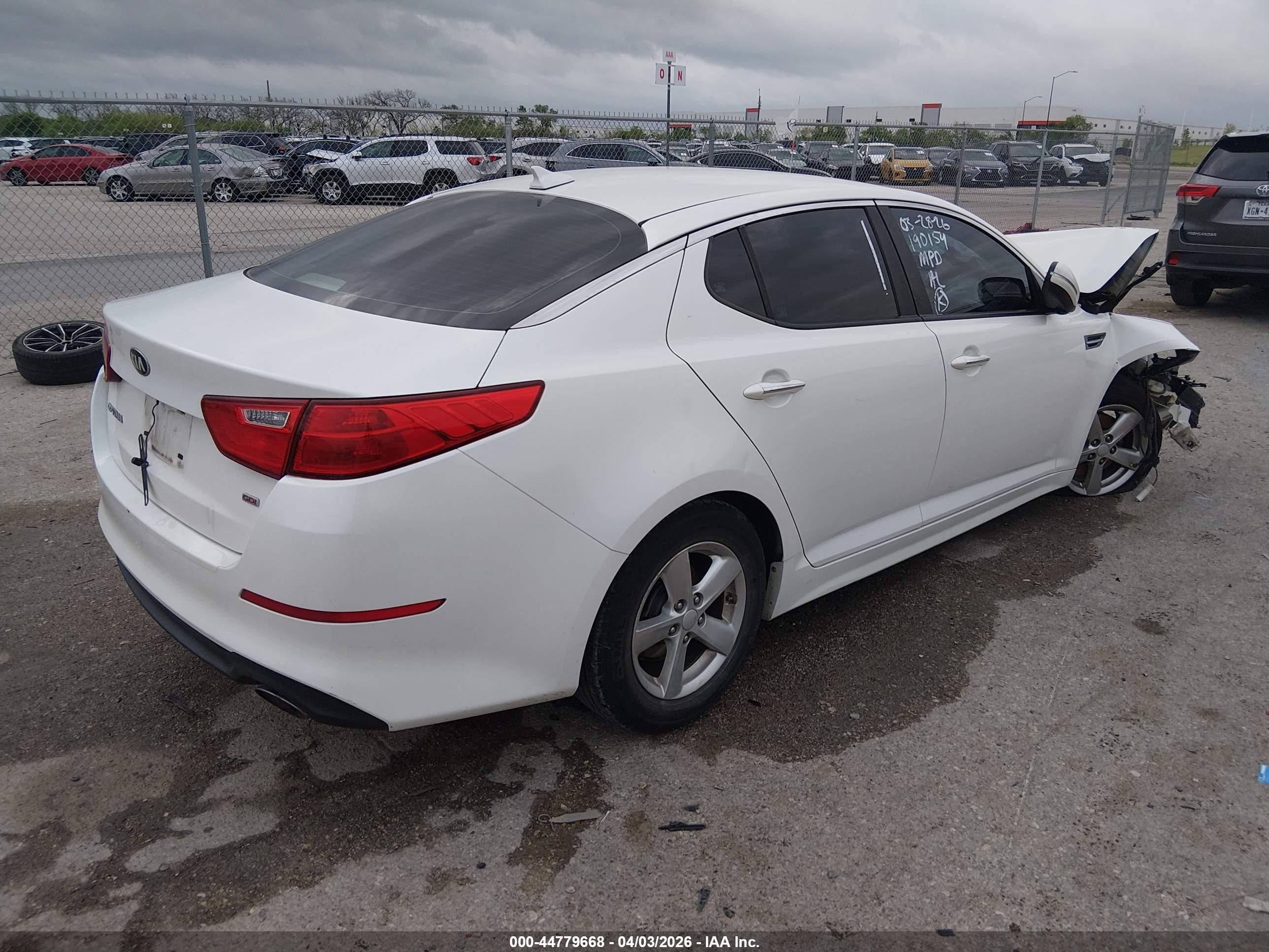 2015 Kia Optima Lx White vin: KNAGM4A74F5601331