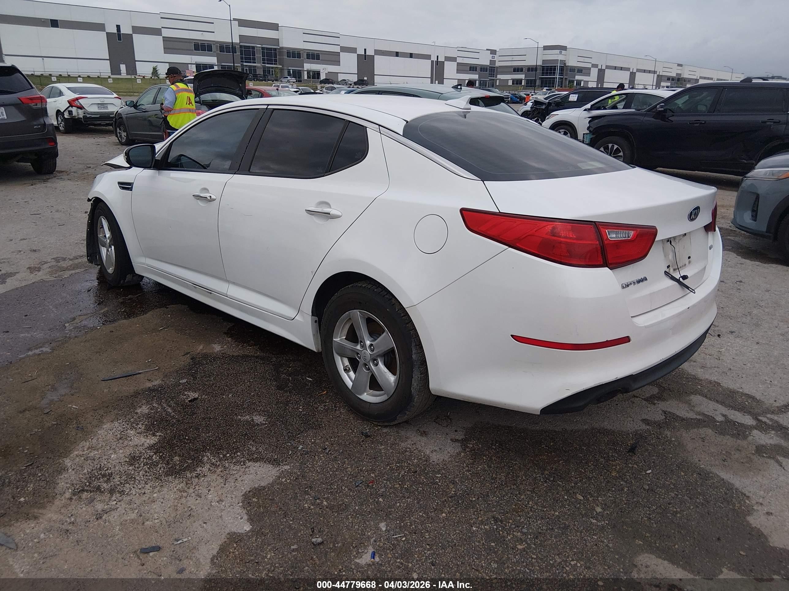 2015 Kia Optima Lx White vin: KNAGM4A74F5601331
