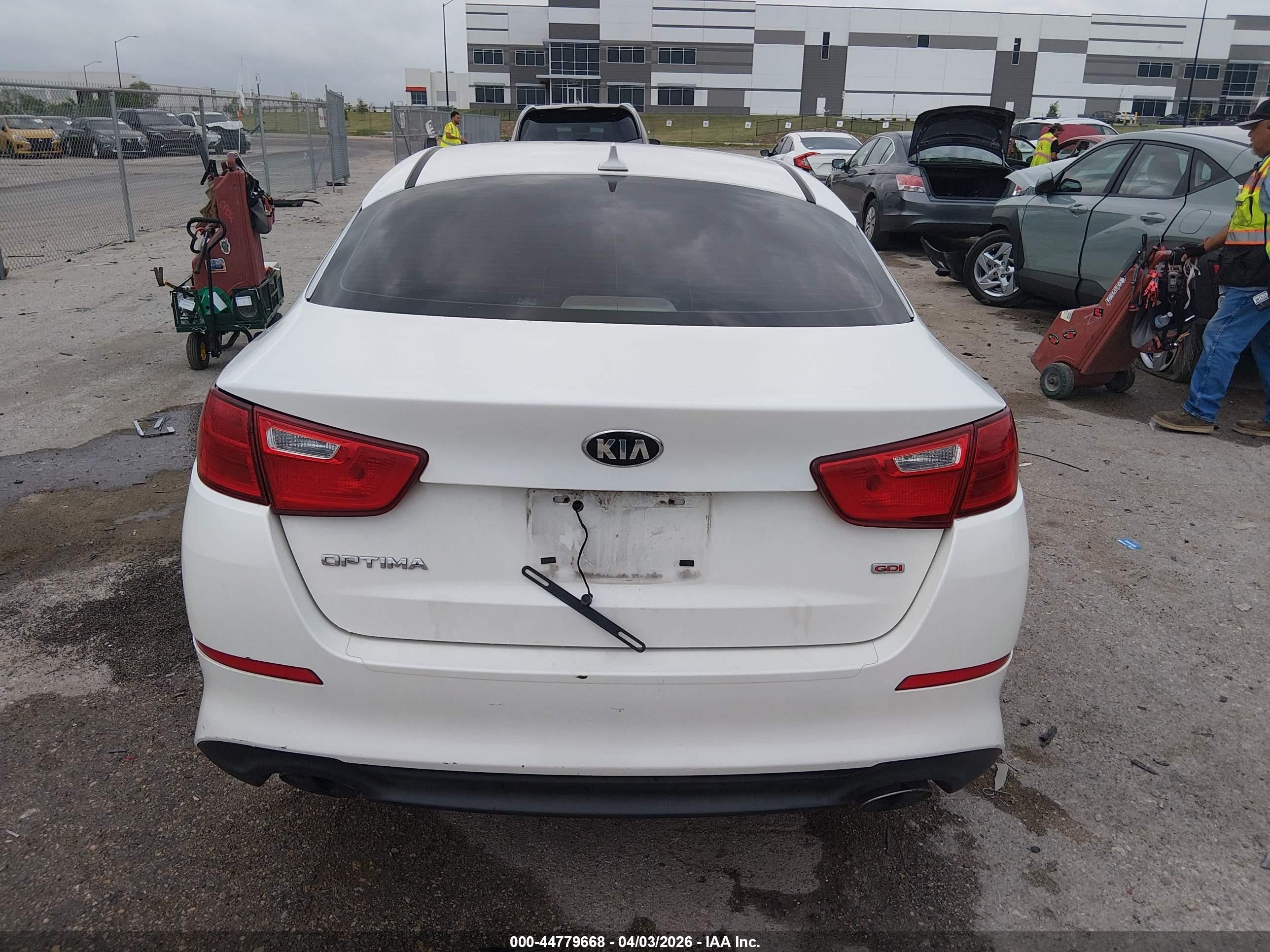 2015 Kia Optima Lx White vin: KNAGM4A74F5601331