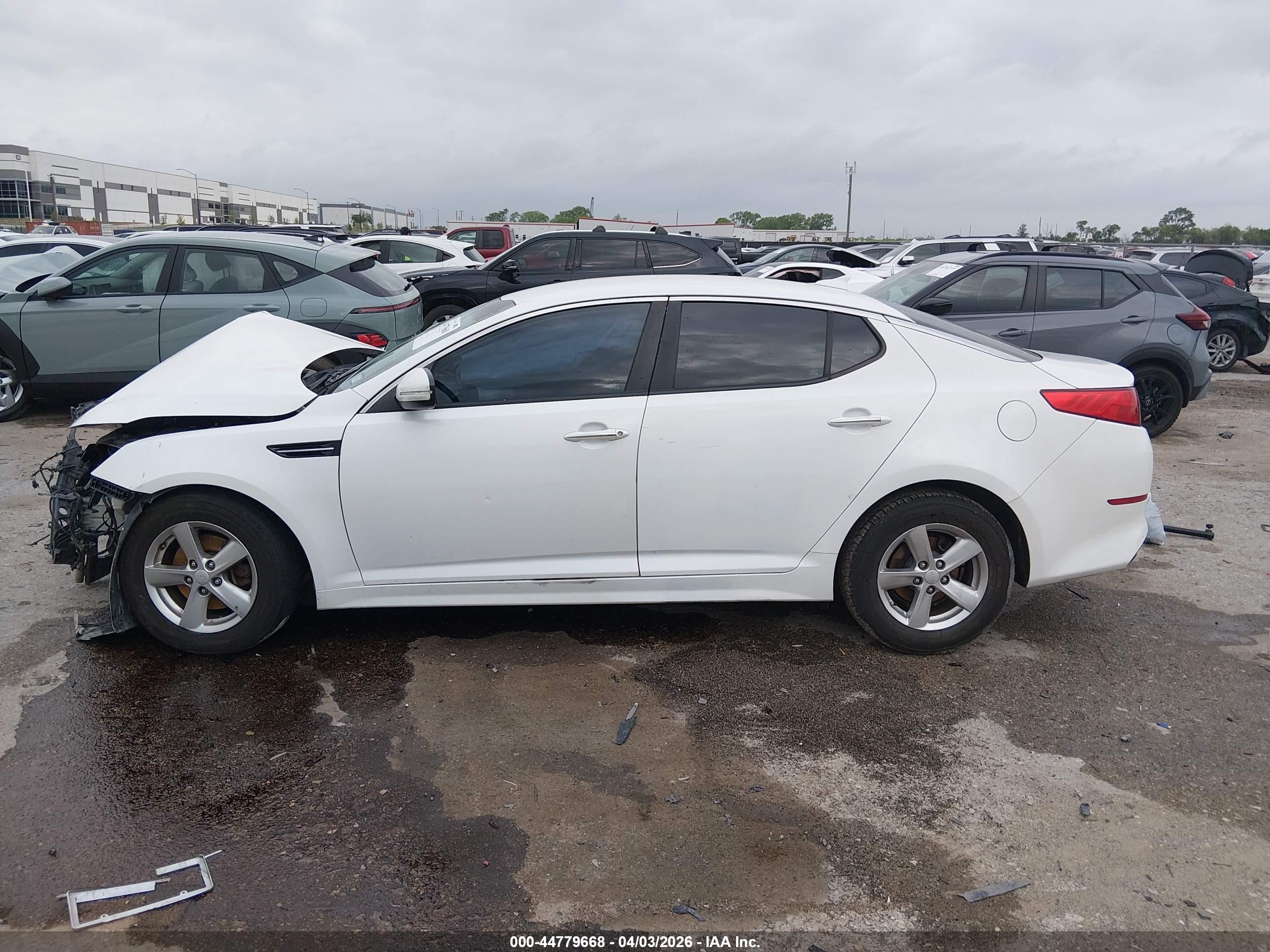 2015 Kia Optima Lx White vin: KNAGM4A74F5601331