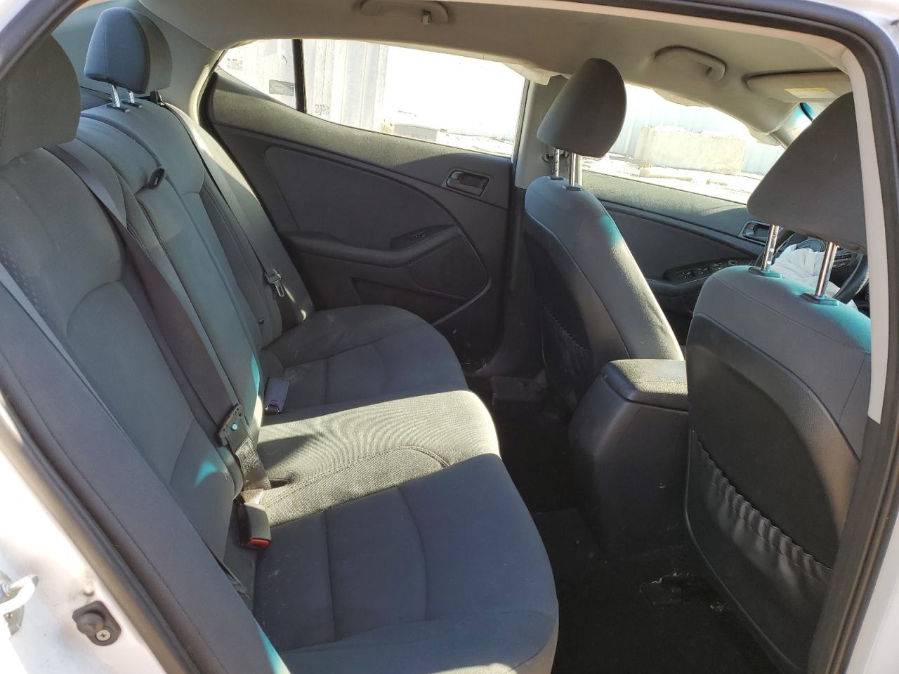 2015 Kia Optima Lx Белый vin: KNAGM4A74F5644972