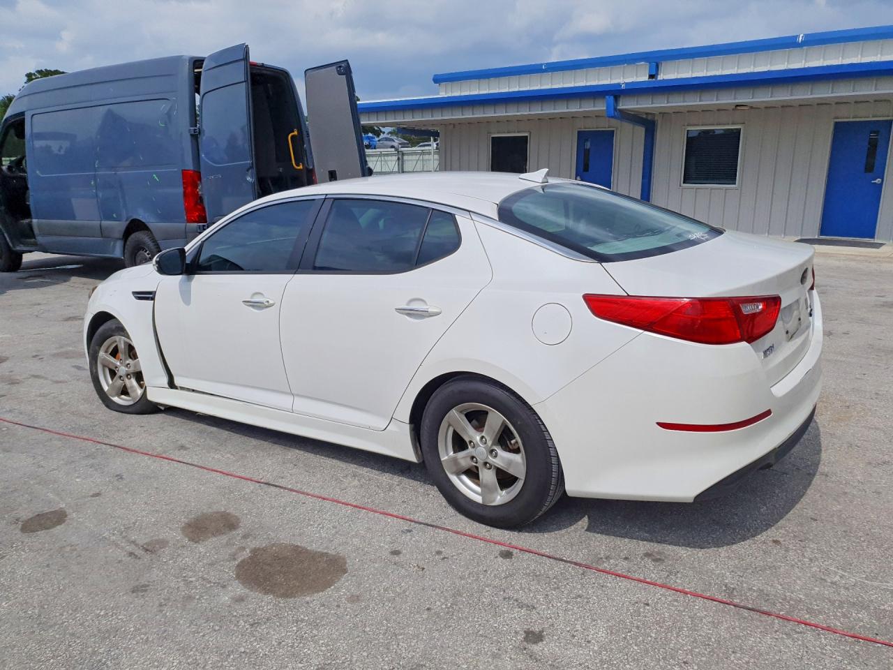 2015 Kia Optima Lx Белый vin: KNAGM4A74F5648701