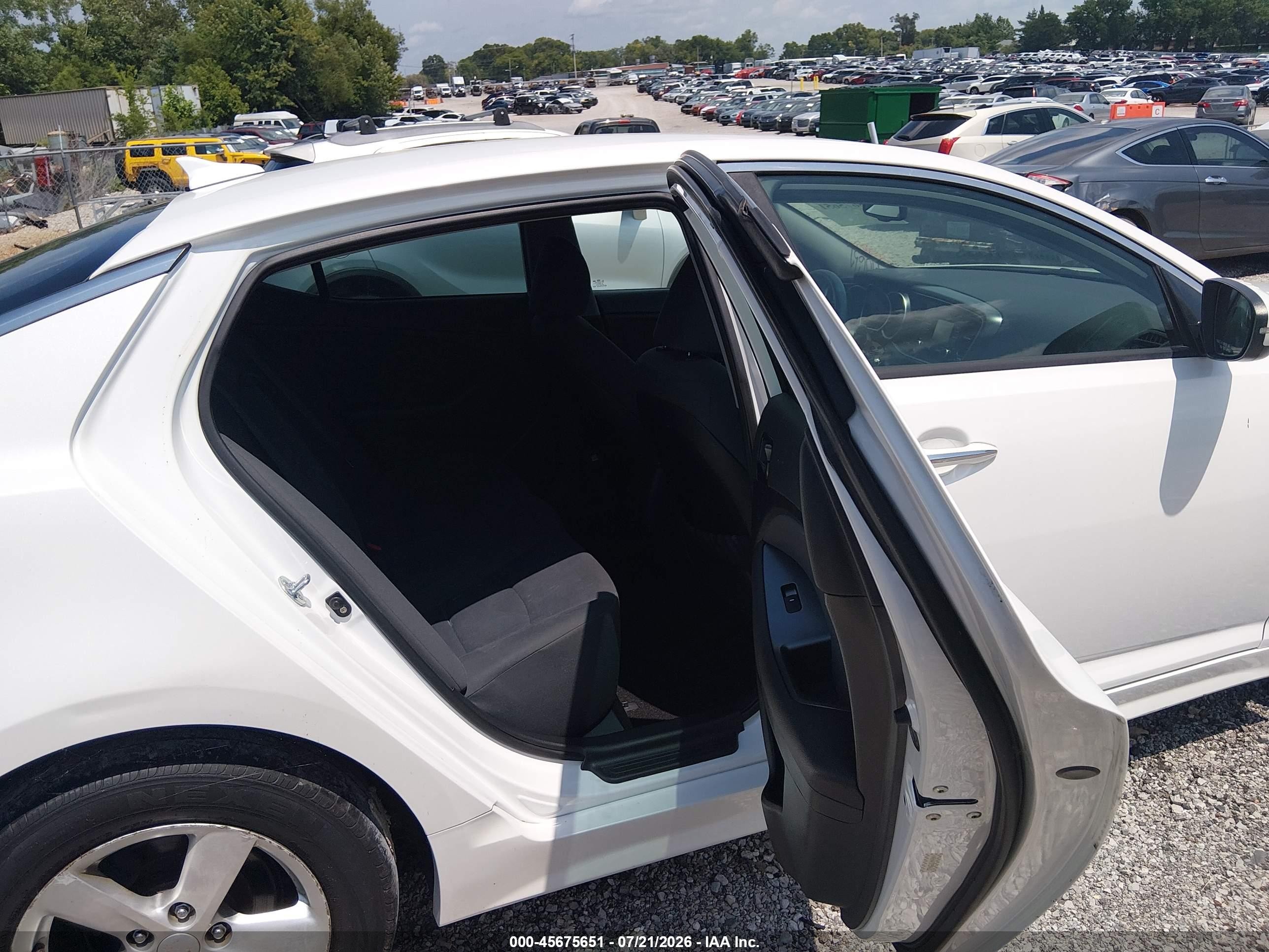 2015 Kia Optima Lx Белый vin: KNAGM4A75F5590632
