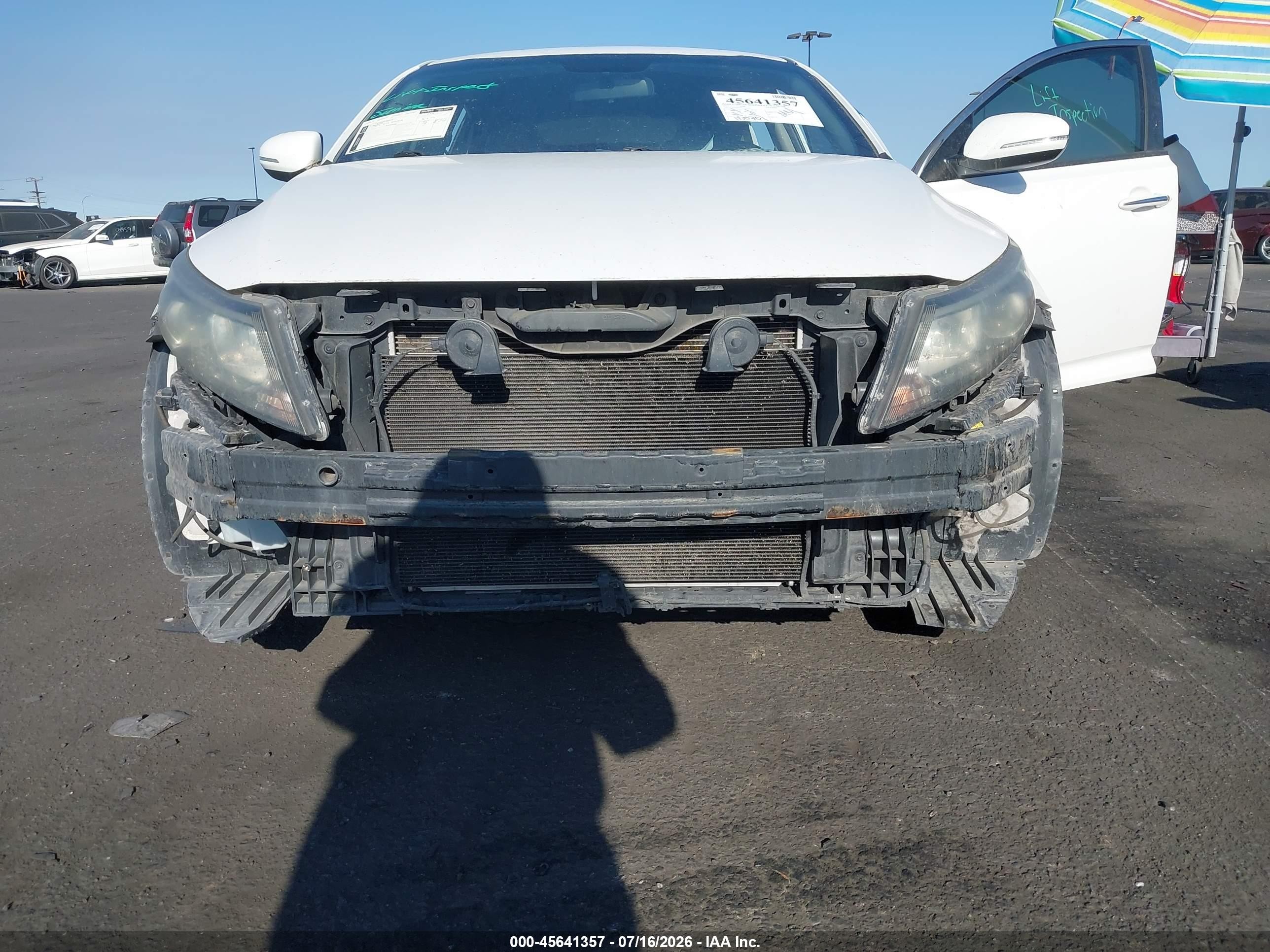 2015 Kia Optima Lx Белый vin: KNAGM4A75F5629865