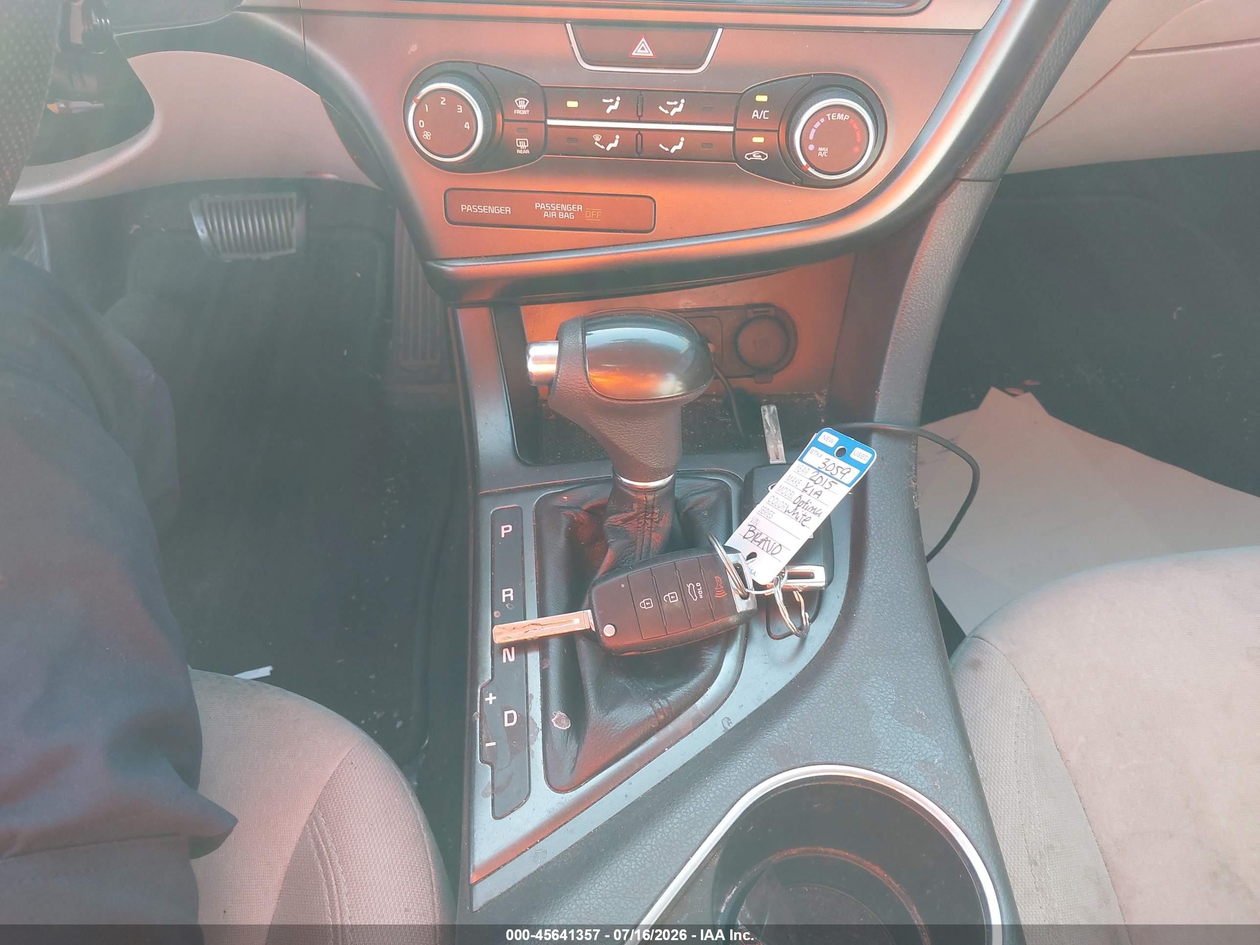 2015 Kia Optima Lx Белый vin: KNAGM4A75F5629865