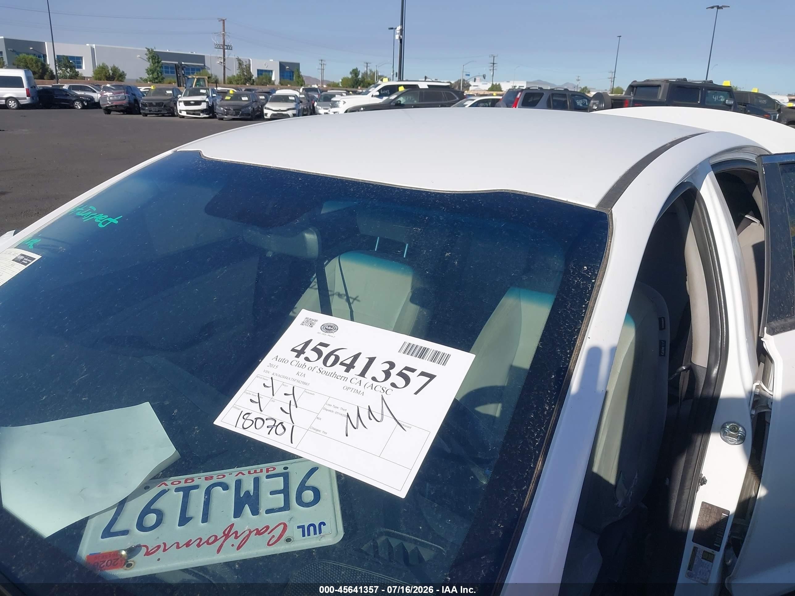 2015 Kia Optima Lx Белый vin: KNAGM4A75F5629865